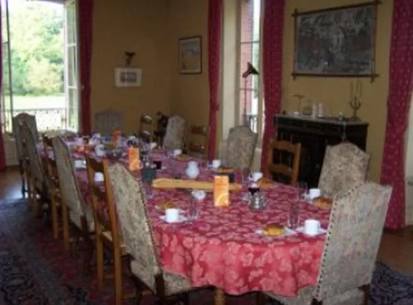 Restaurant/places to eat in Château des Bouffards