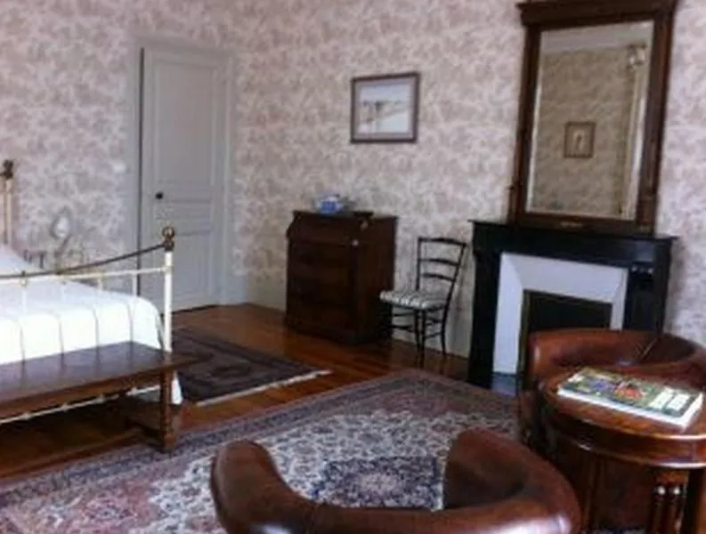 Seating area, Bed in Château des Bouffards