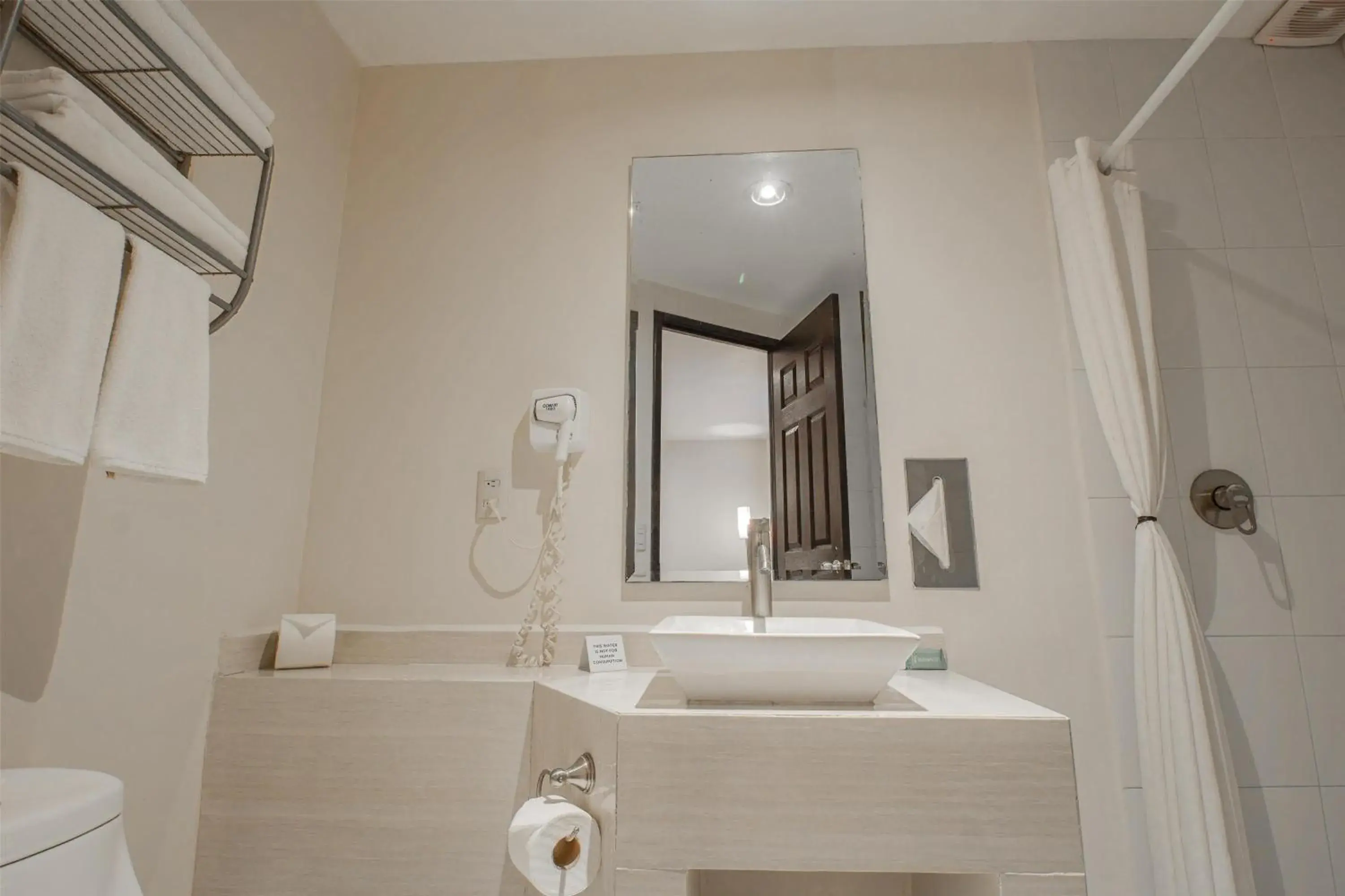 Bathroom in Best Western Real Tula Express Bathroom in Best Western Real Tula Express