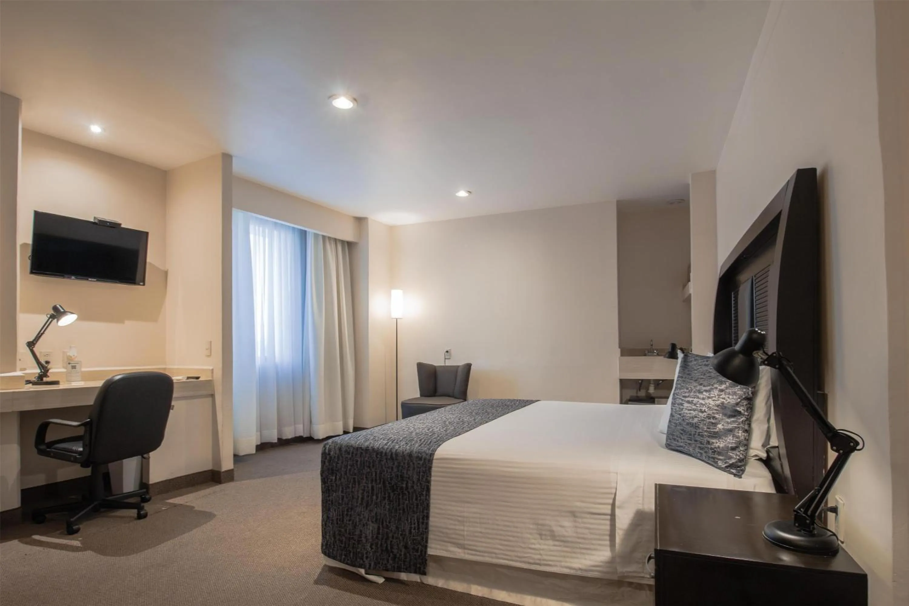 Photo of the whole room, Bed in Best Western Real Tula Express