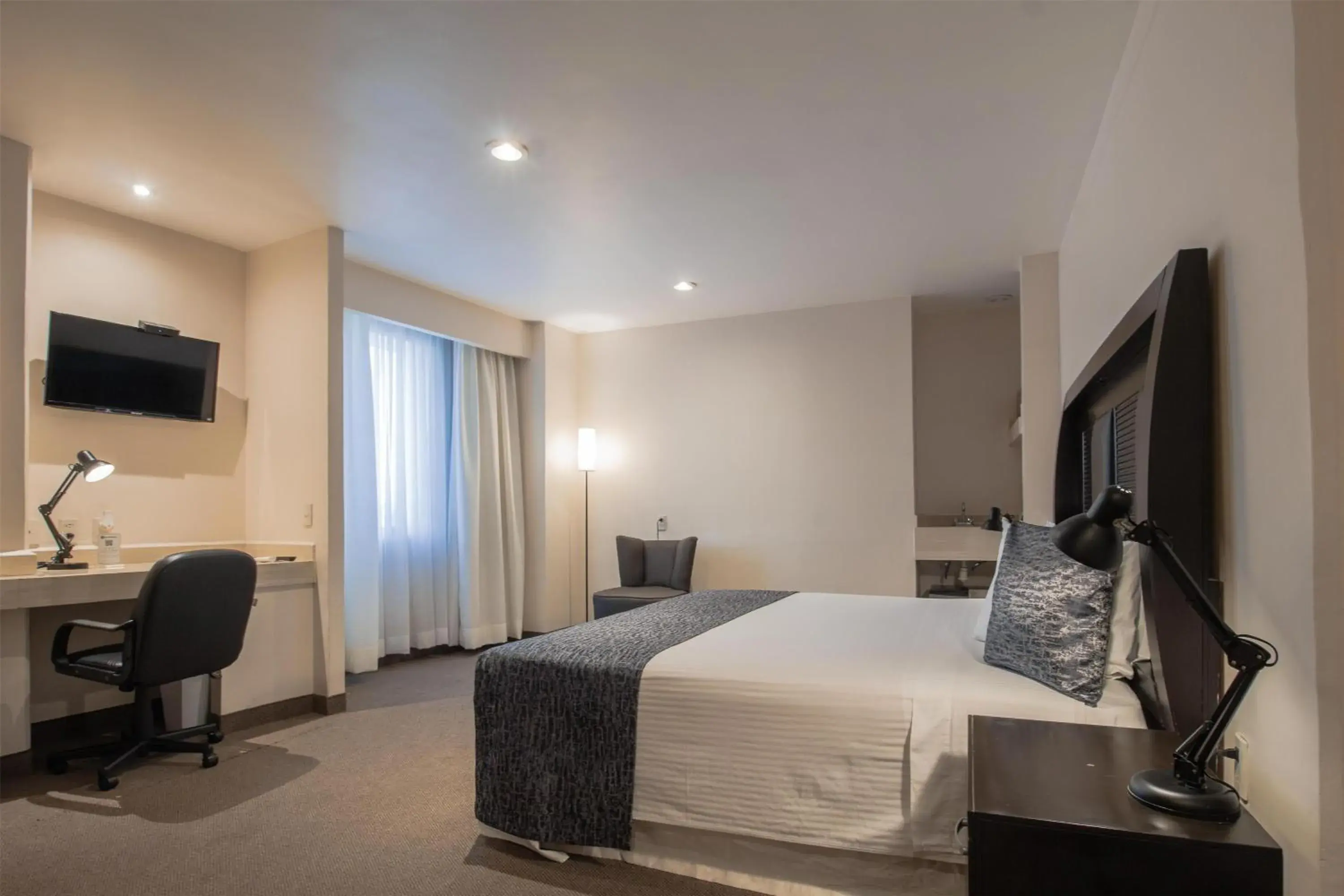 Photo of the whole room, Bed in Best Western Real Tula Express Photo of the whole room, Bed in Best Western Real Tula Express