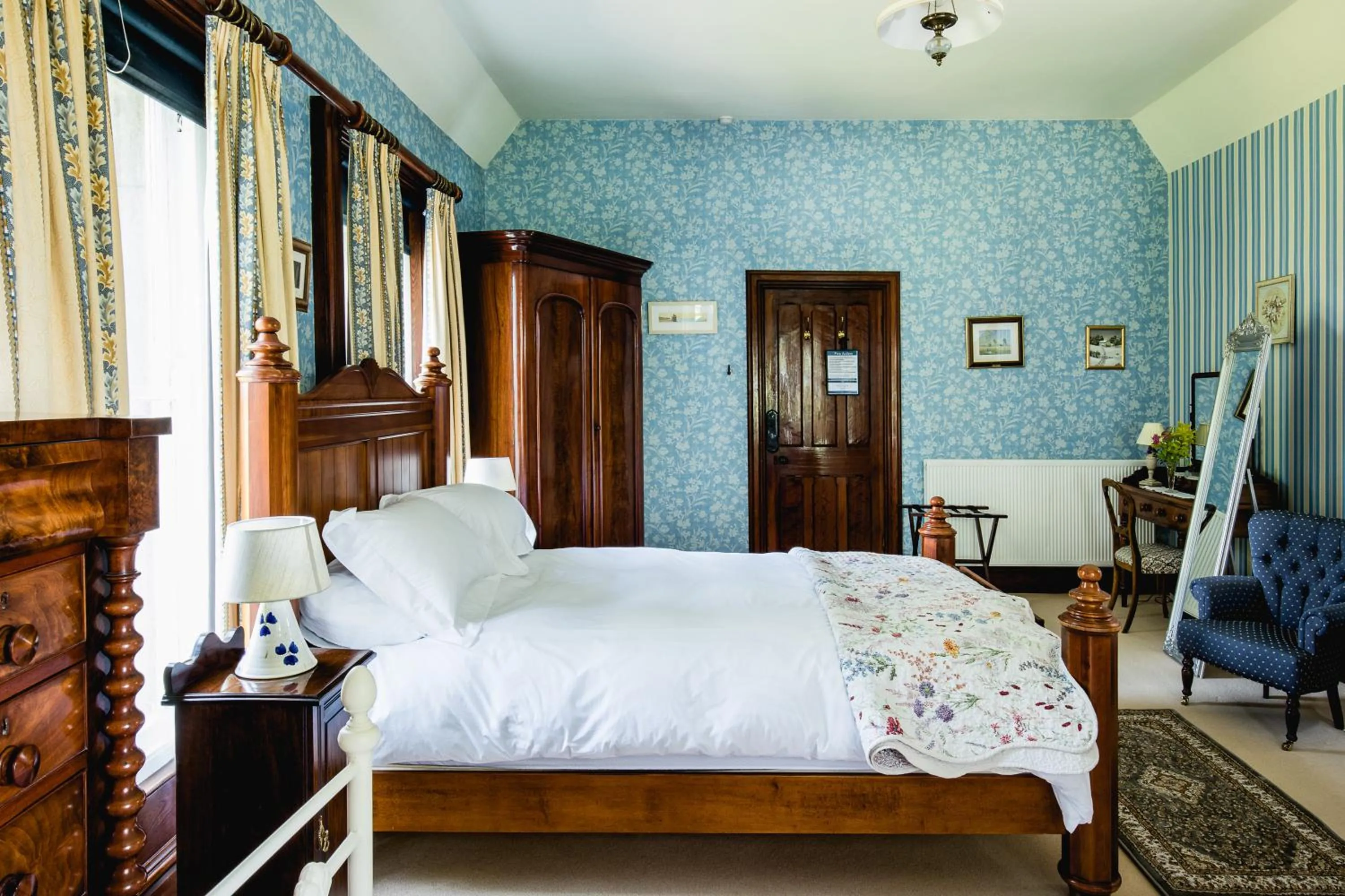 Bedroom, Bed in Kiltariff Hall Country House