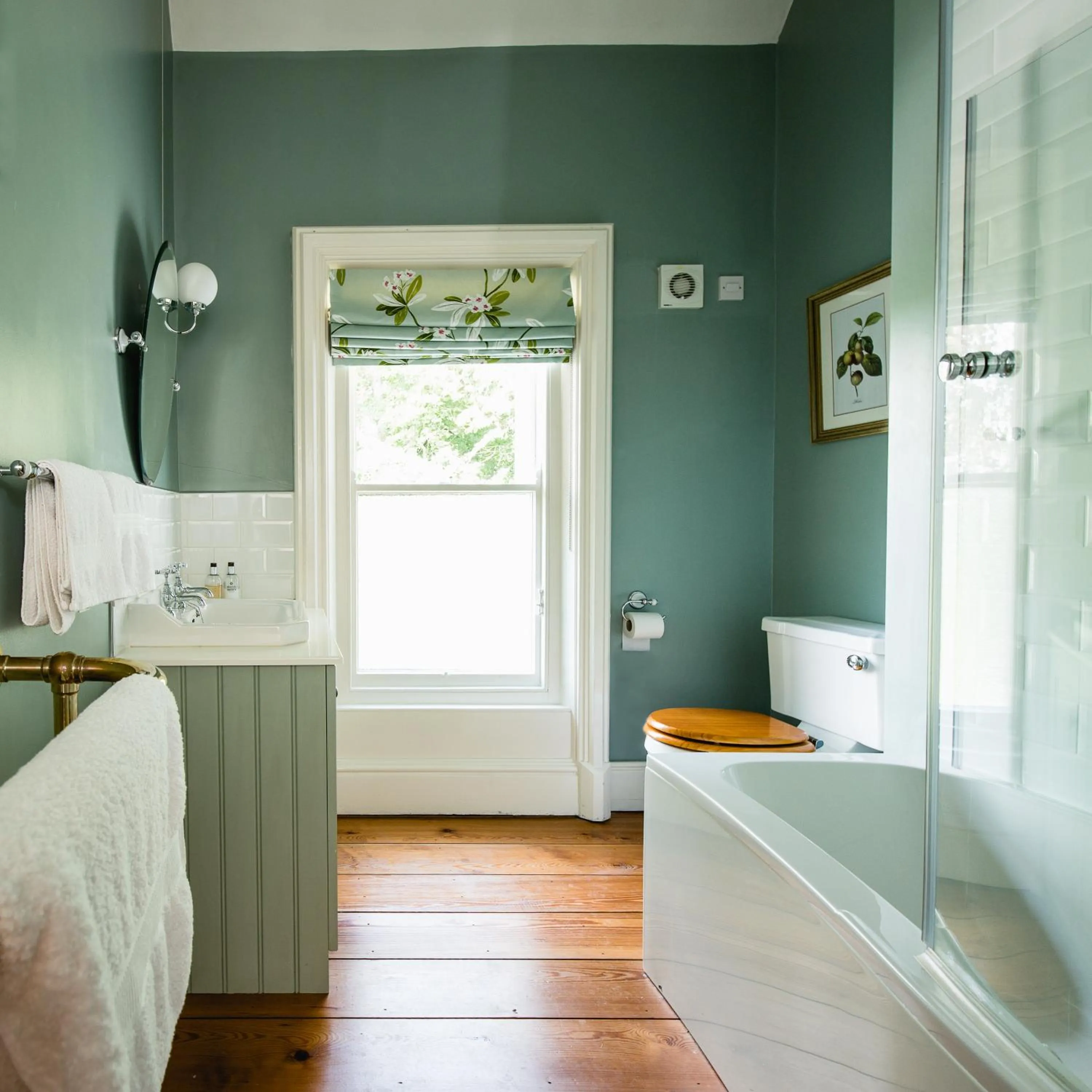 Bathroom, Bed in Kiltariff Hall Country House