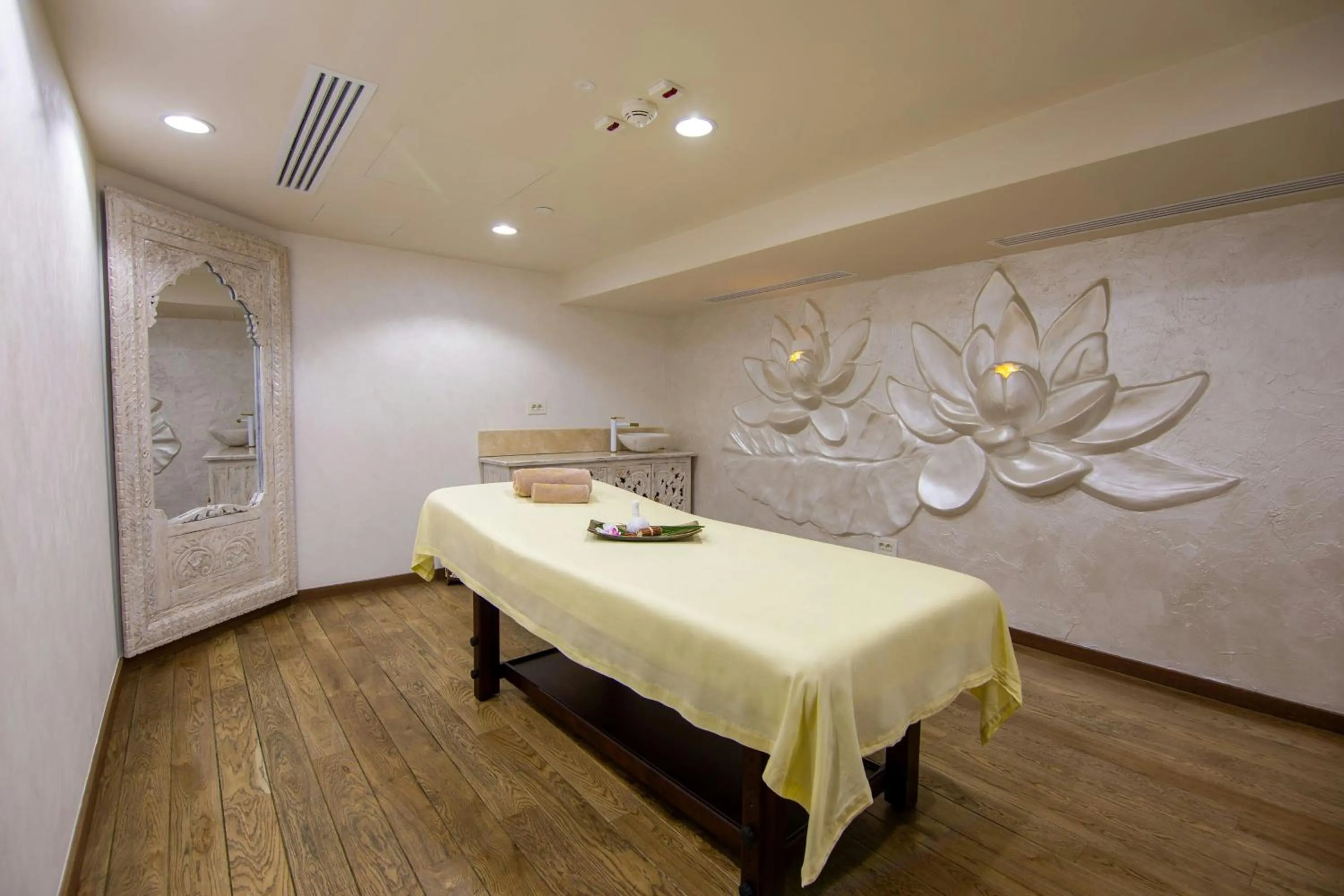 Spa and wellness centre/facilities in JW Marriott Bucharest Grand Hotel