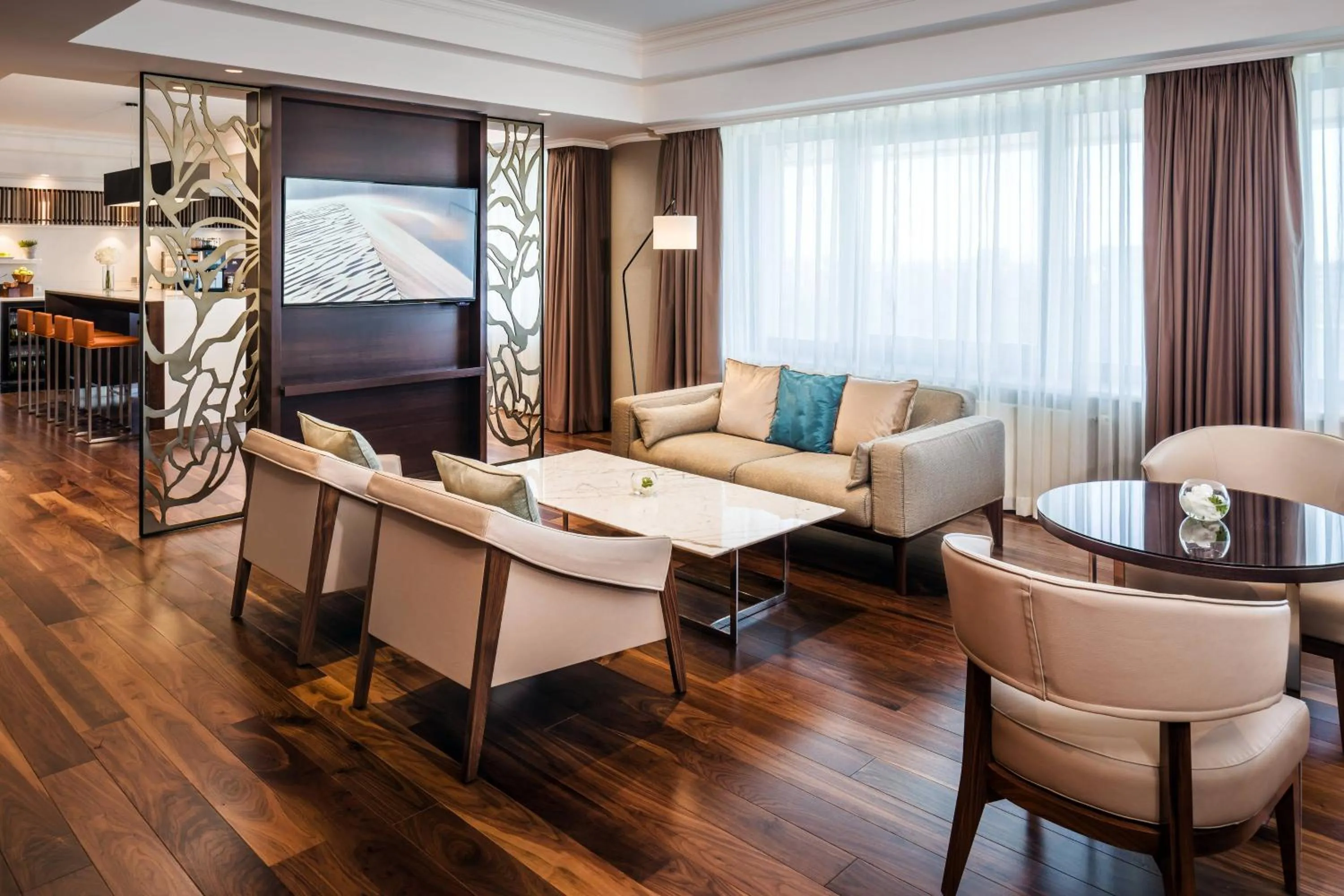 Lounge or bar in JW Marriott Bucharest Grand Hotel