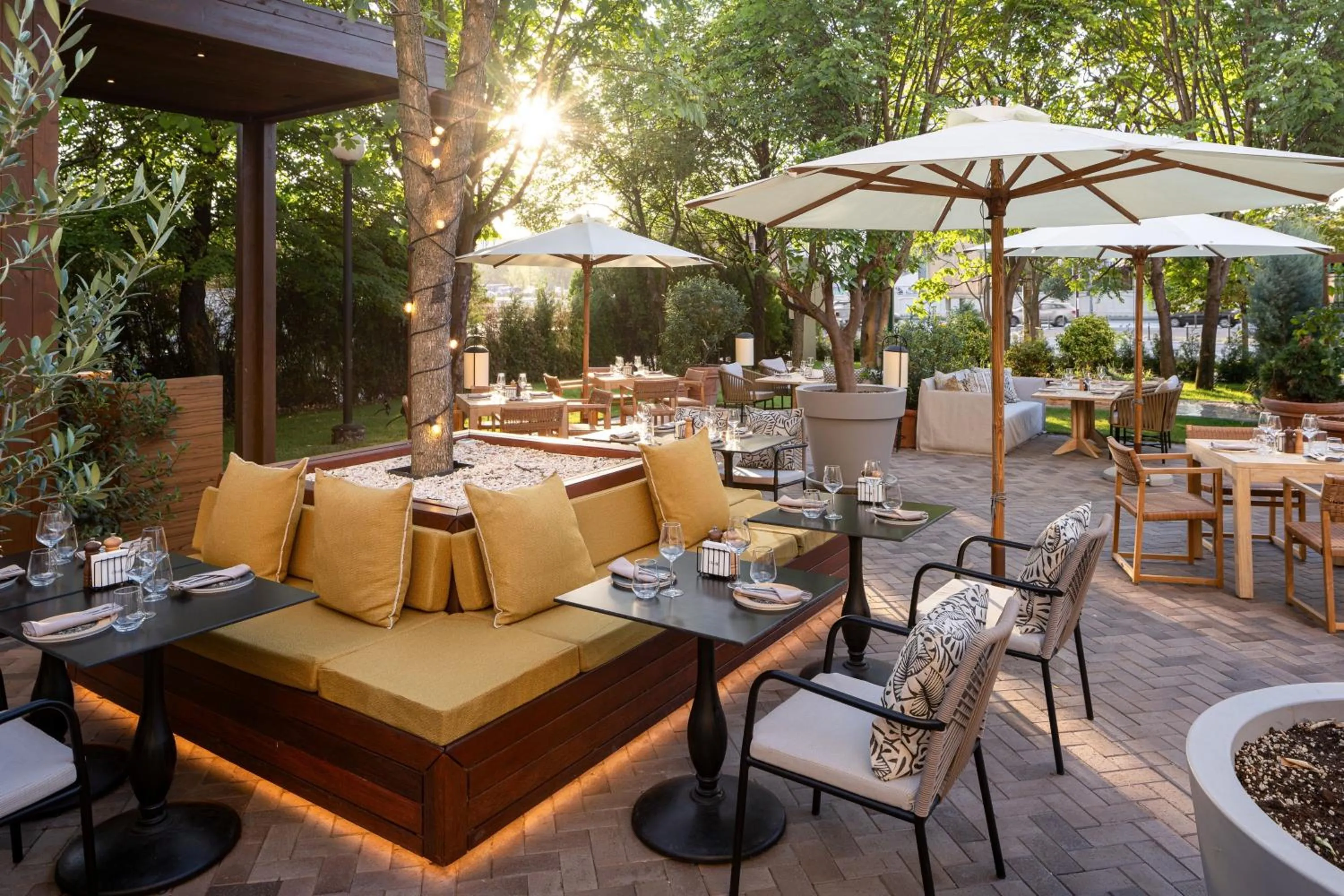 Restaurant/places to eat in JW Marriott Bucharest Grand Hotel