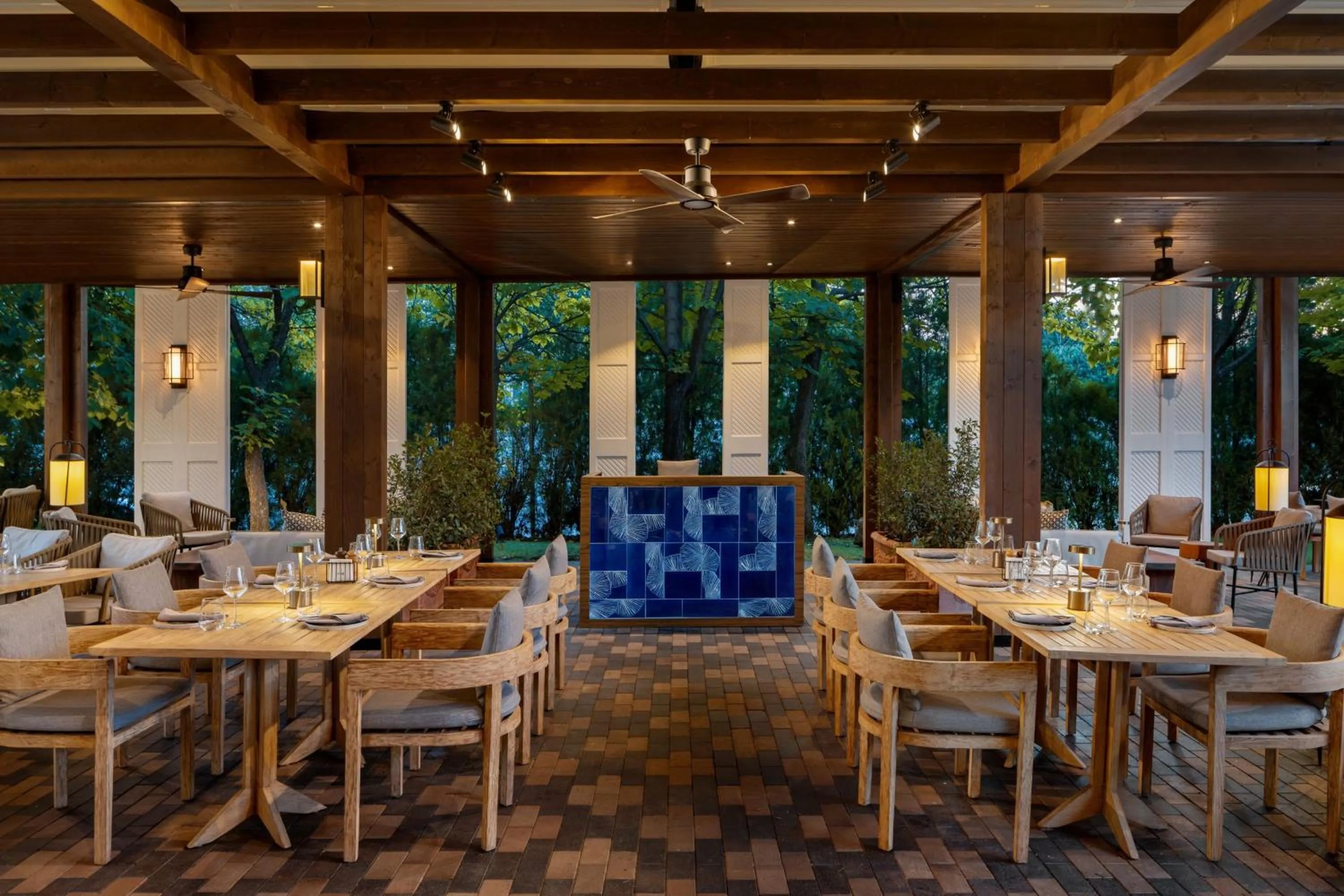 Restaurant/places to eat in JW Marriott Bucharest Grand Hotel