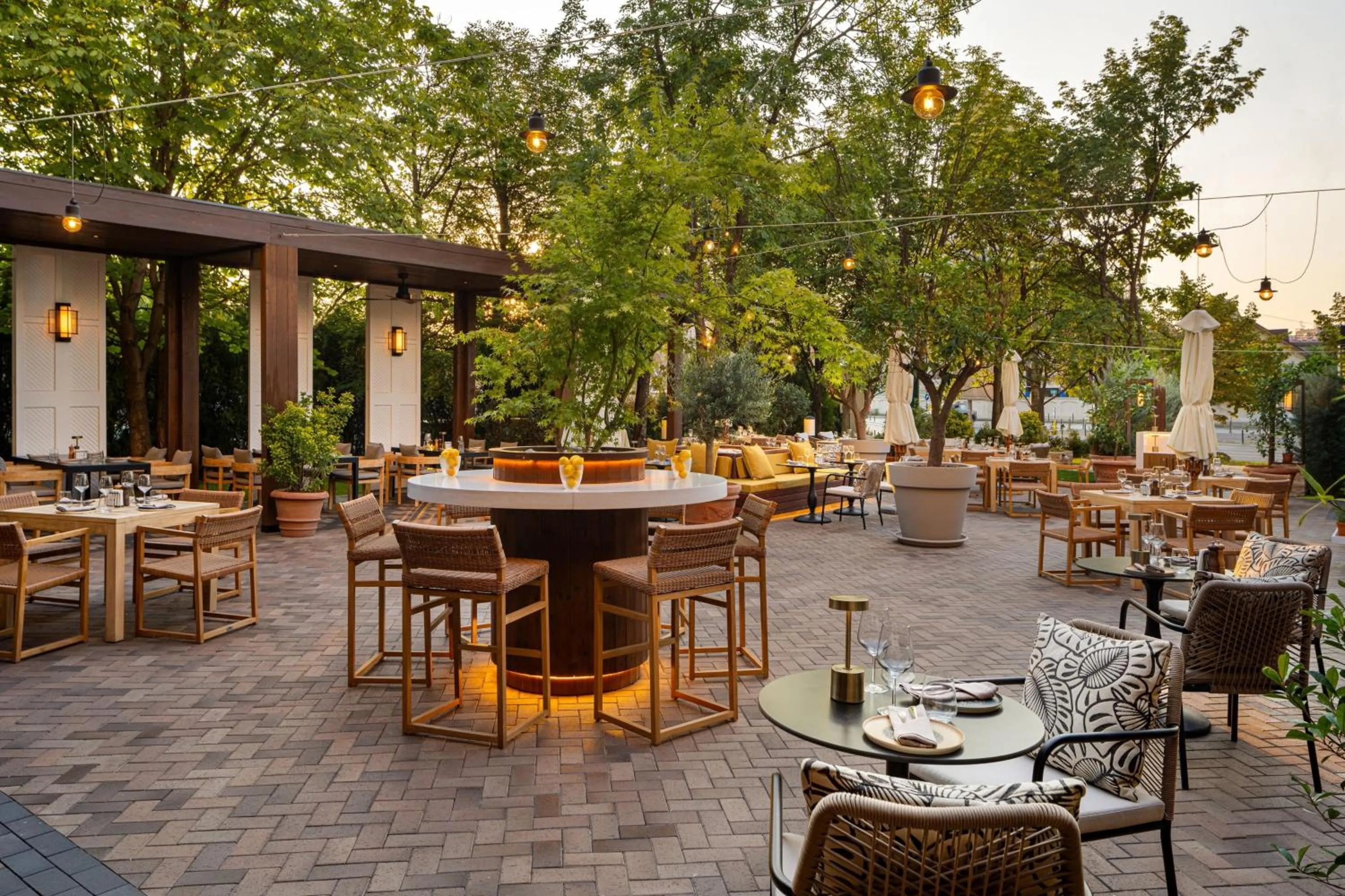 Restaurant/places to eat in JW Marriott Bucharest Grand Hotel