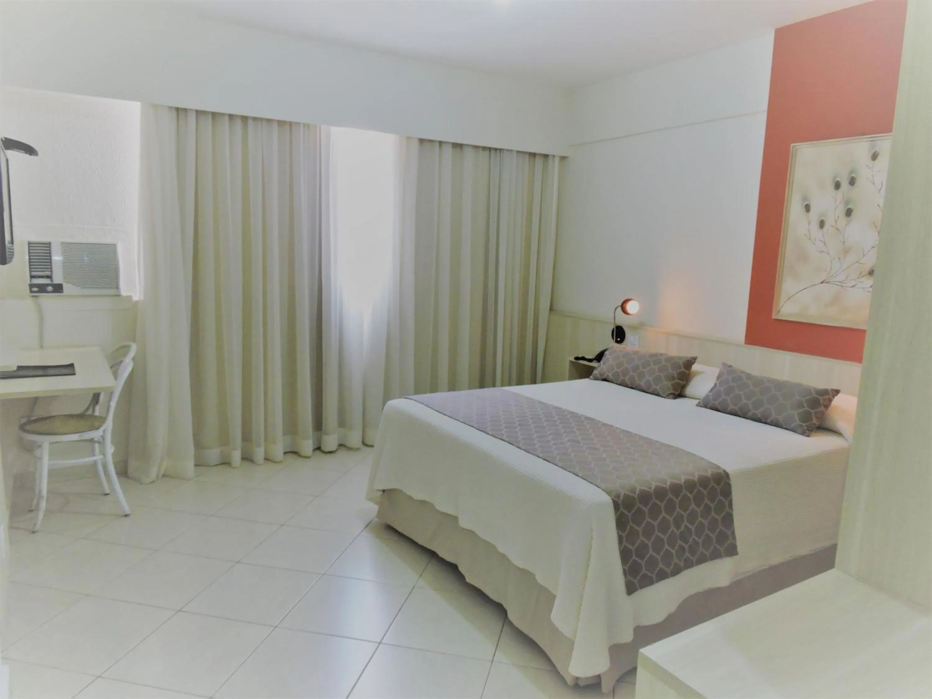 Bed in Hotel Binder Quality Inn