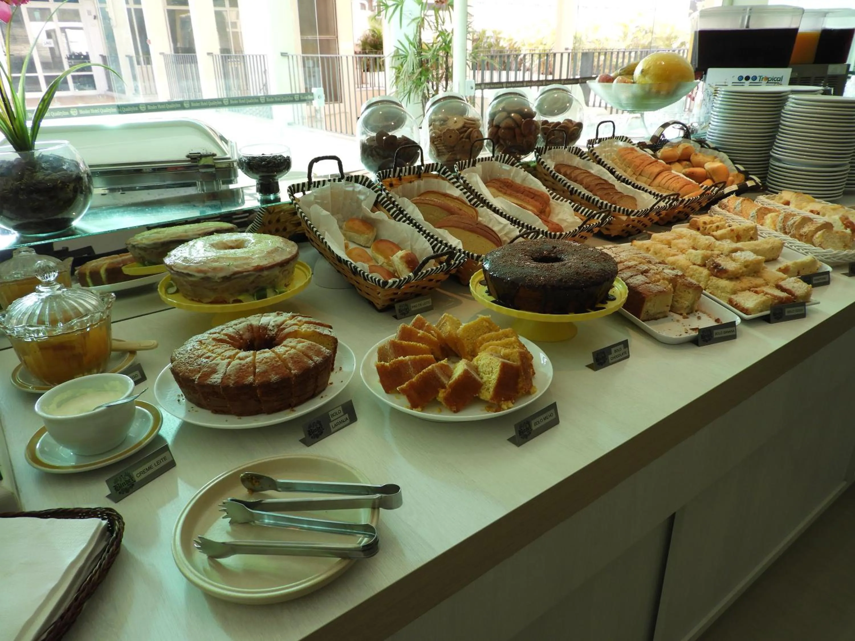 Restaurant/places to eat in Hotel Binder Quality Inn