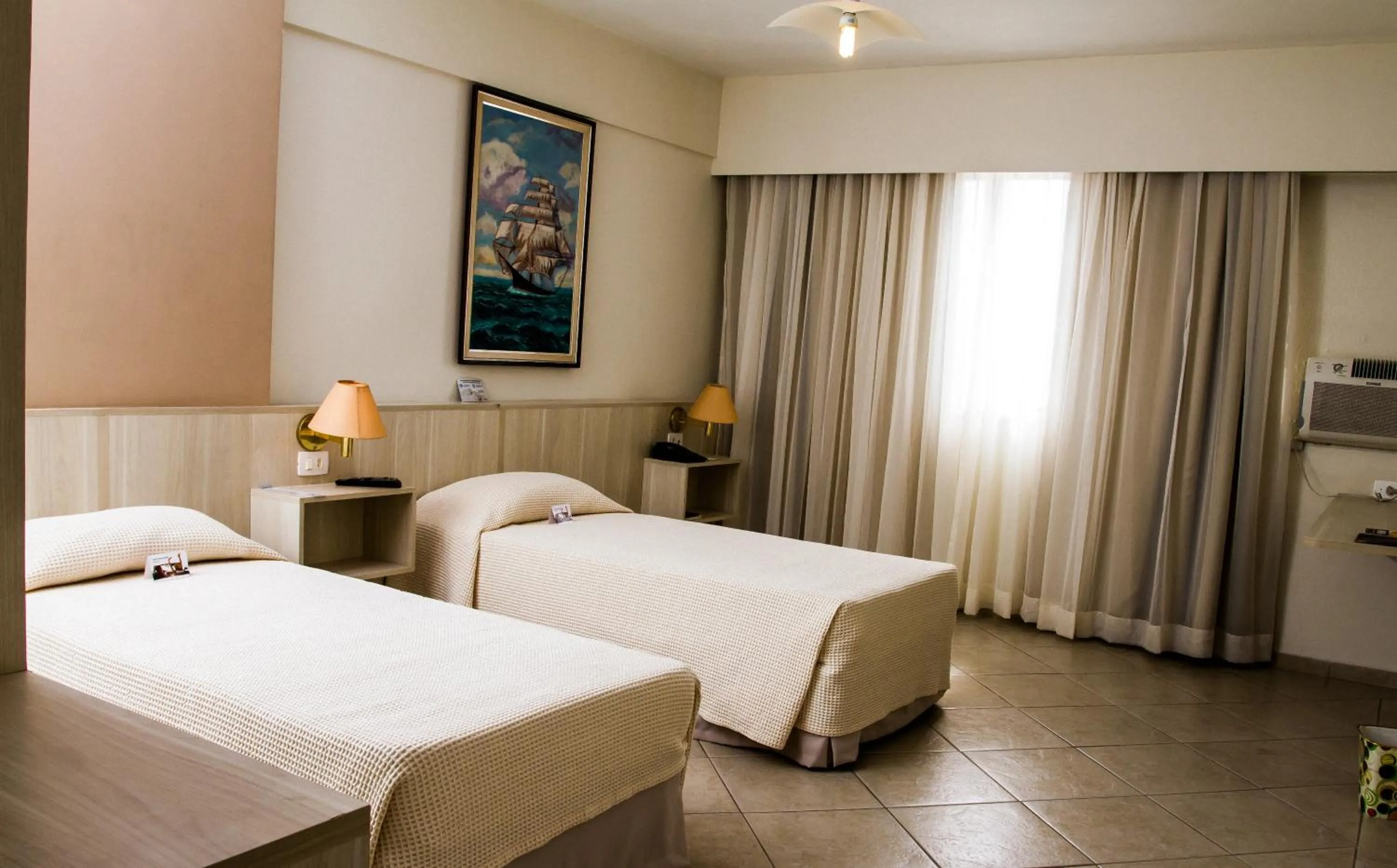 Bed in Hotel Binder Quality Inn