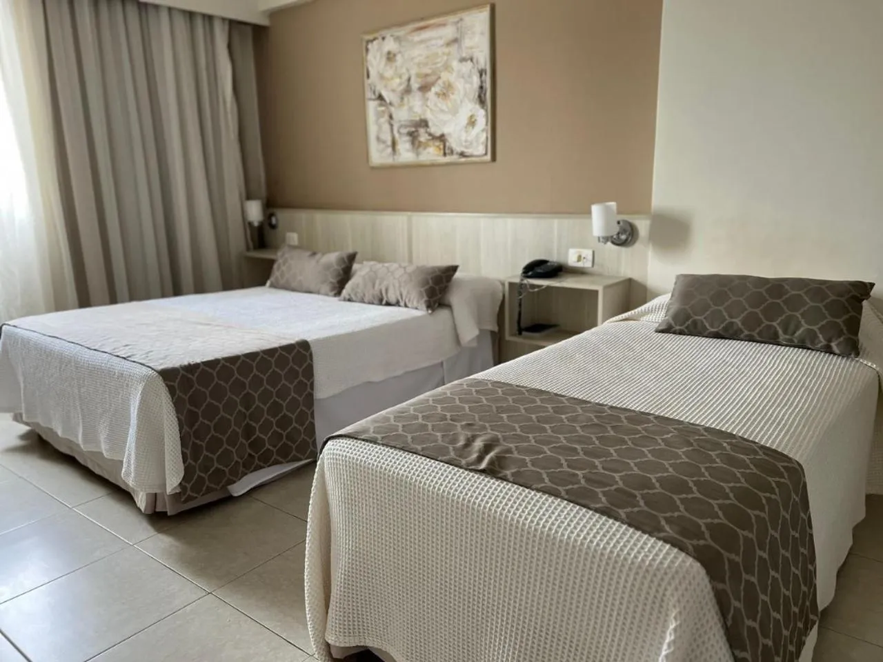 Bed in Hotel Binder Quality Inn