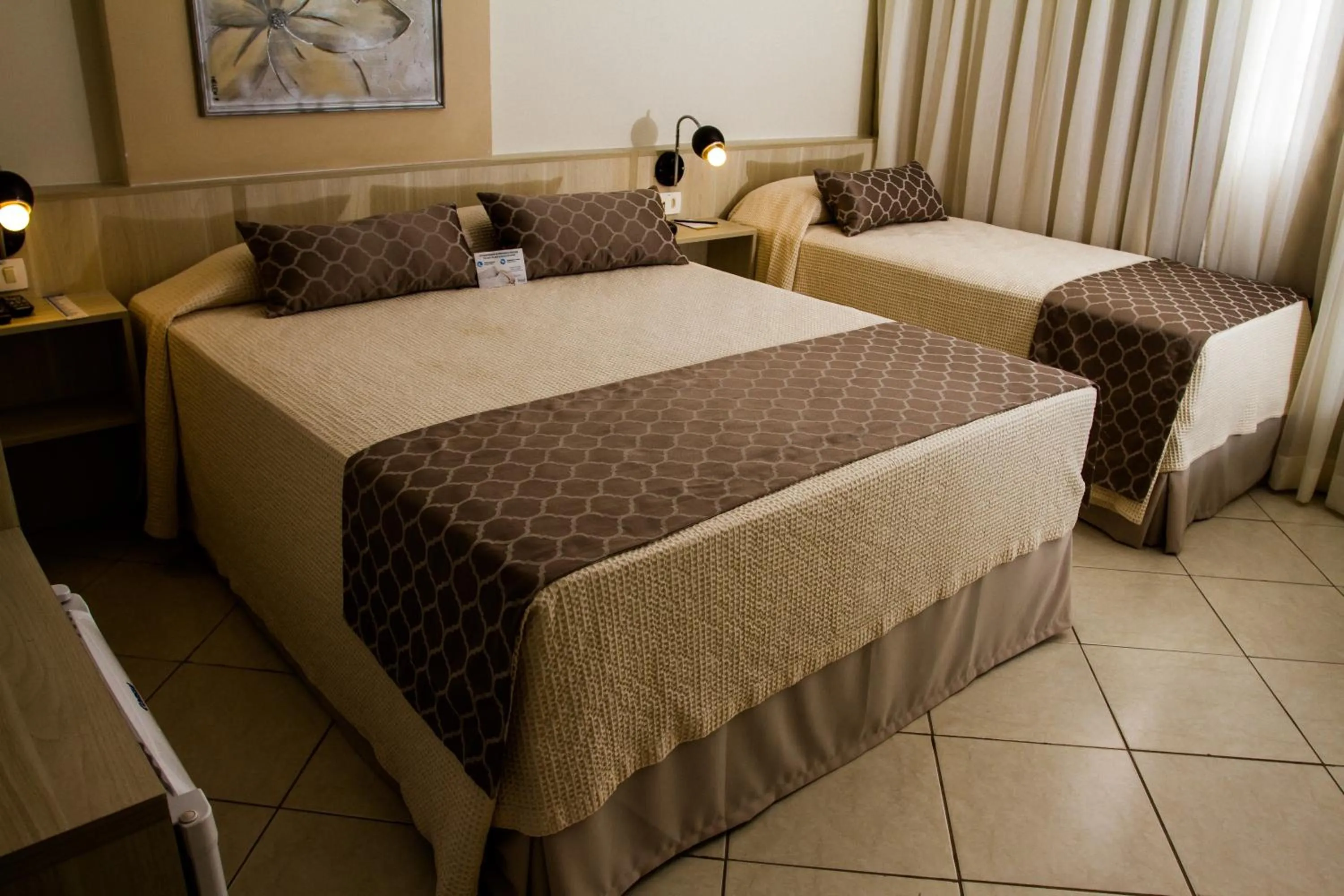 Bed in Hotel Binder Quality Inn