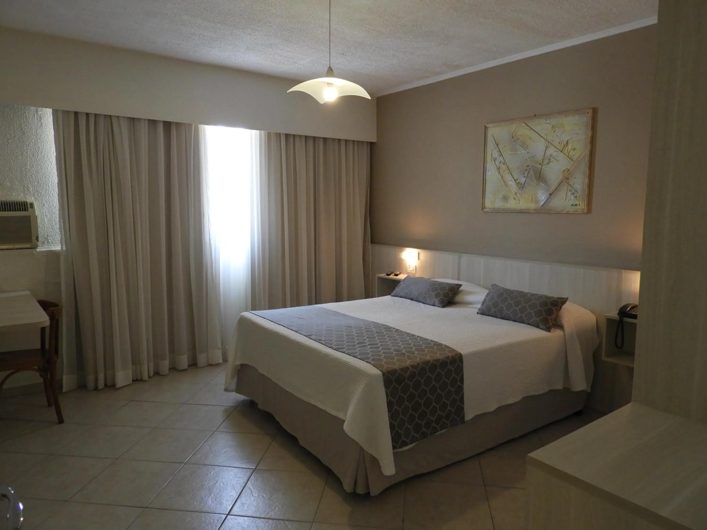 Bed in Hotel Binder Quality Inn