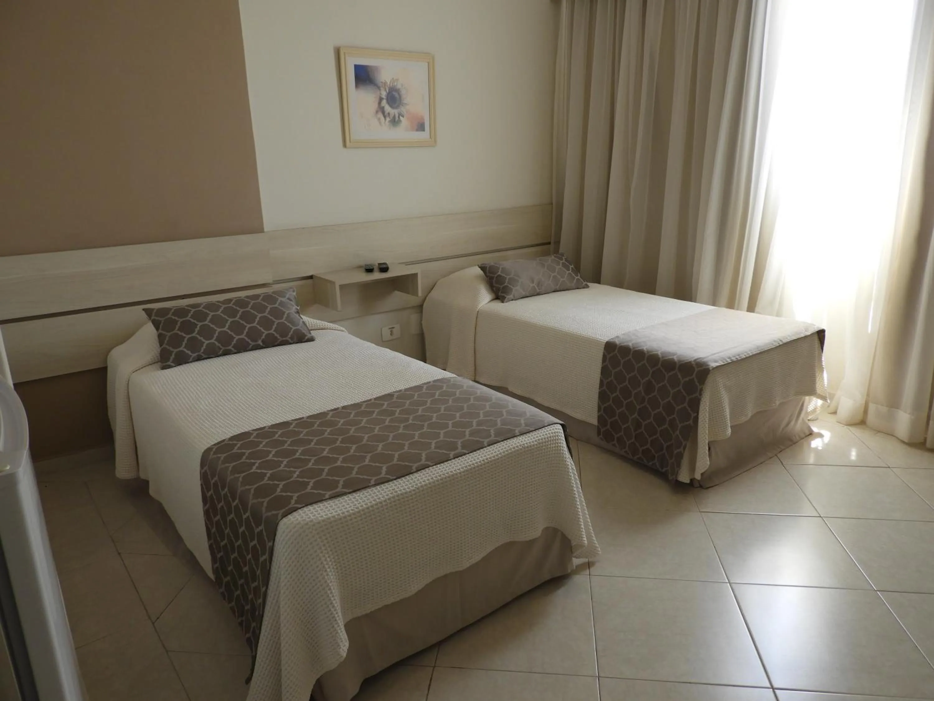 Bed in Hotel Binder Quality Inn