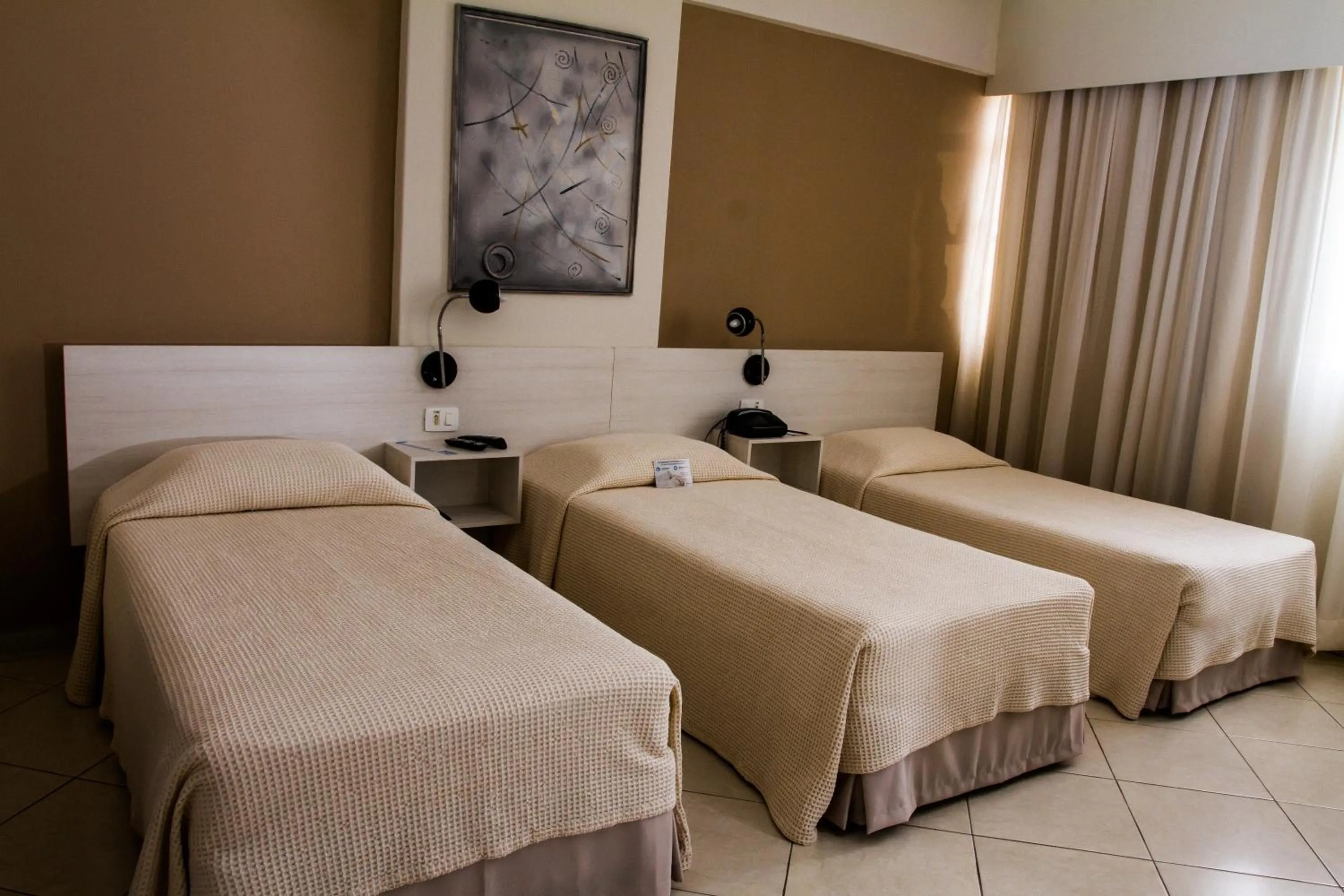 Bed in Hotel Binder Quality Inn