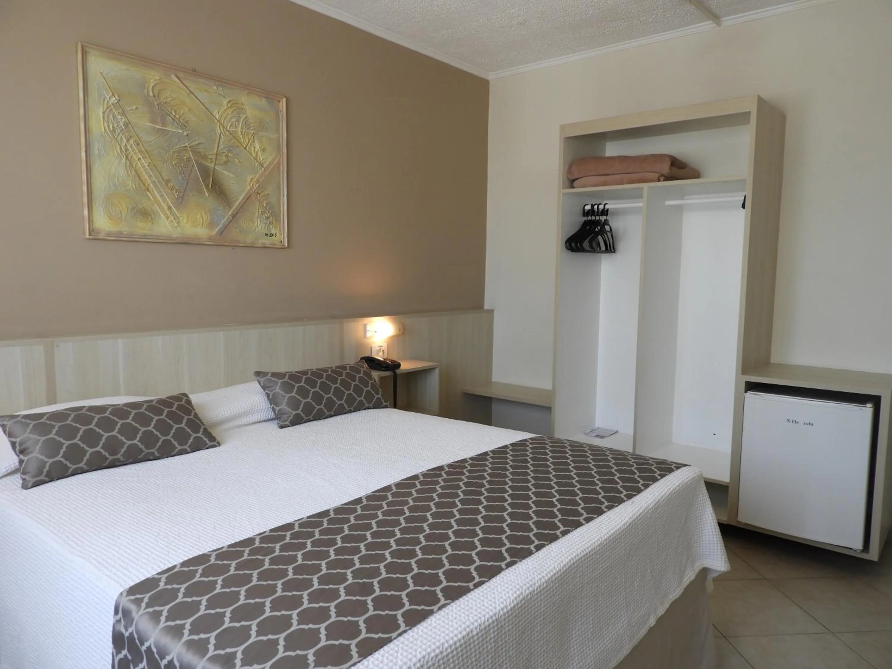 Bed in Hotel Binder Quality Inn