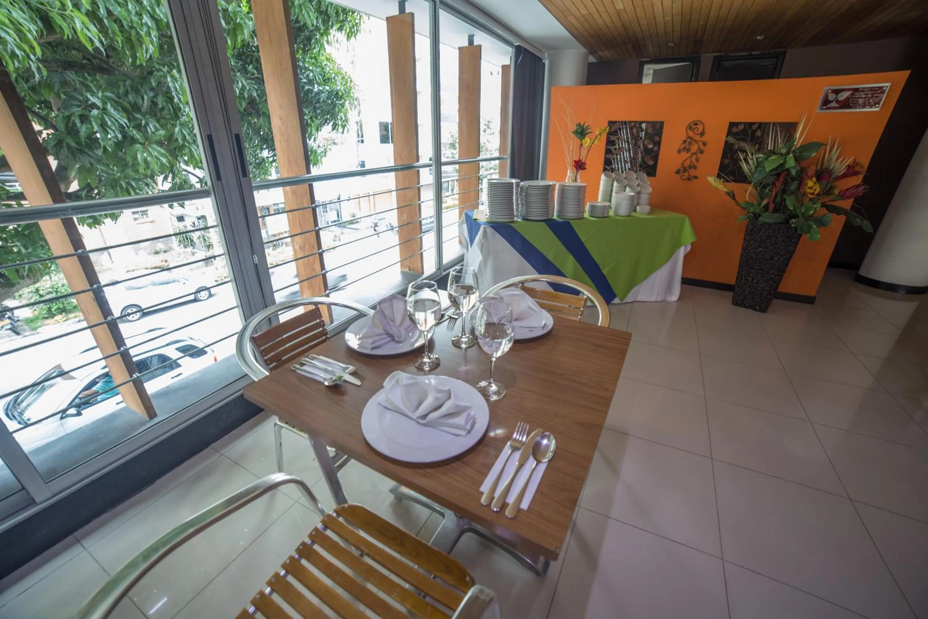 Restaurant/places to eat in Hotel Golden Palermo