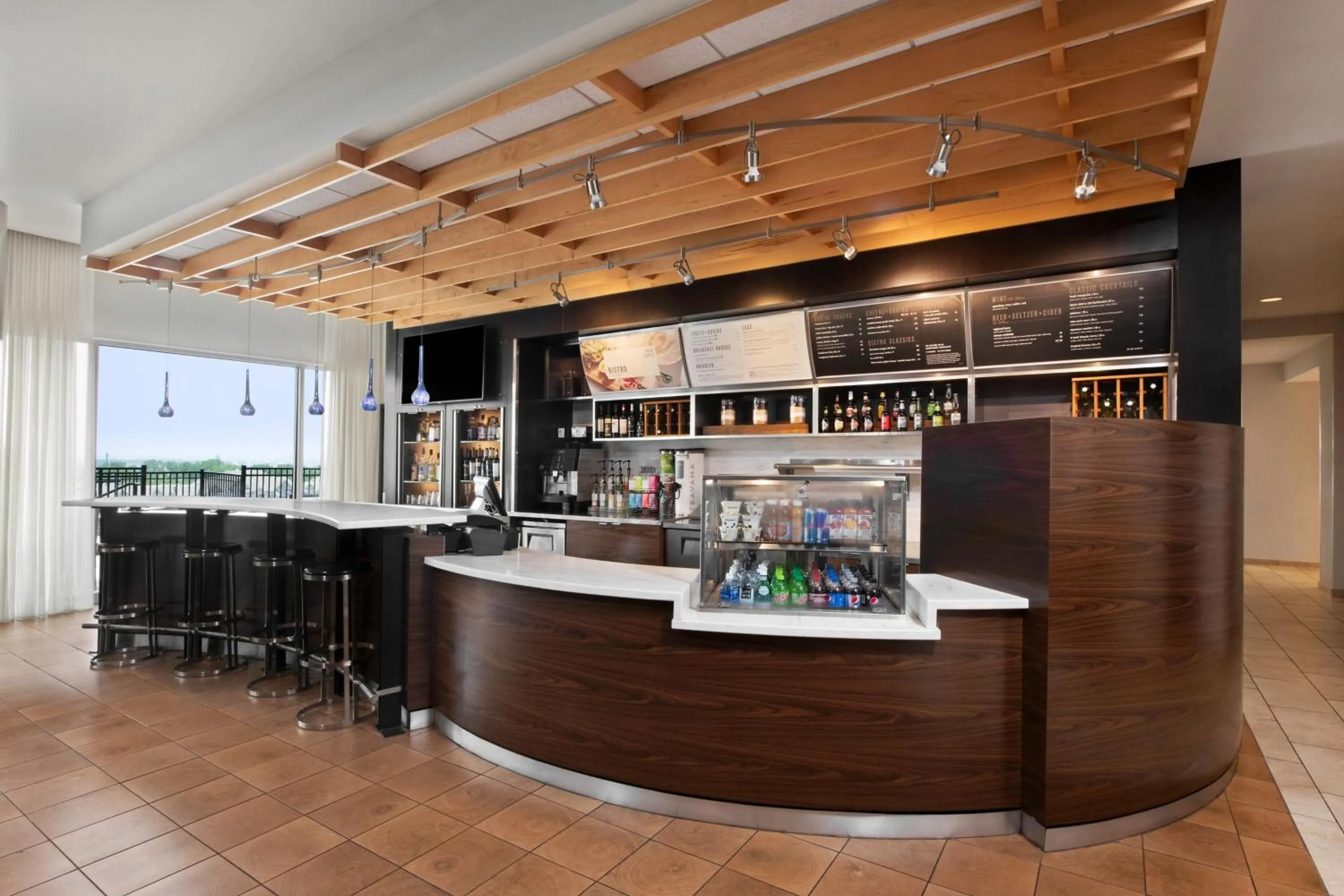 Restaurant/places to eat in Courtyard Kansas City at Briarcliff