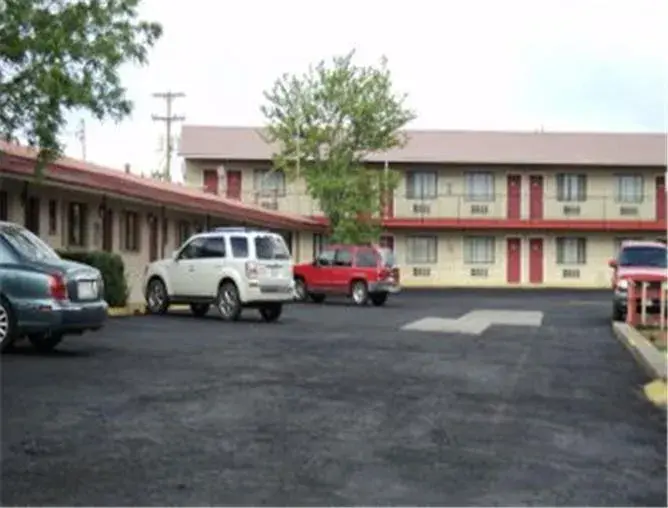 Property building in Cozy Inn Property building in Cozy Inn