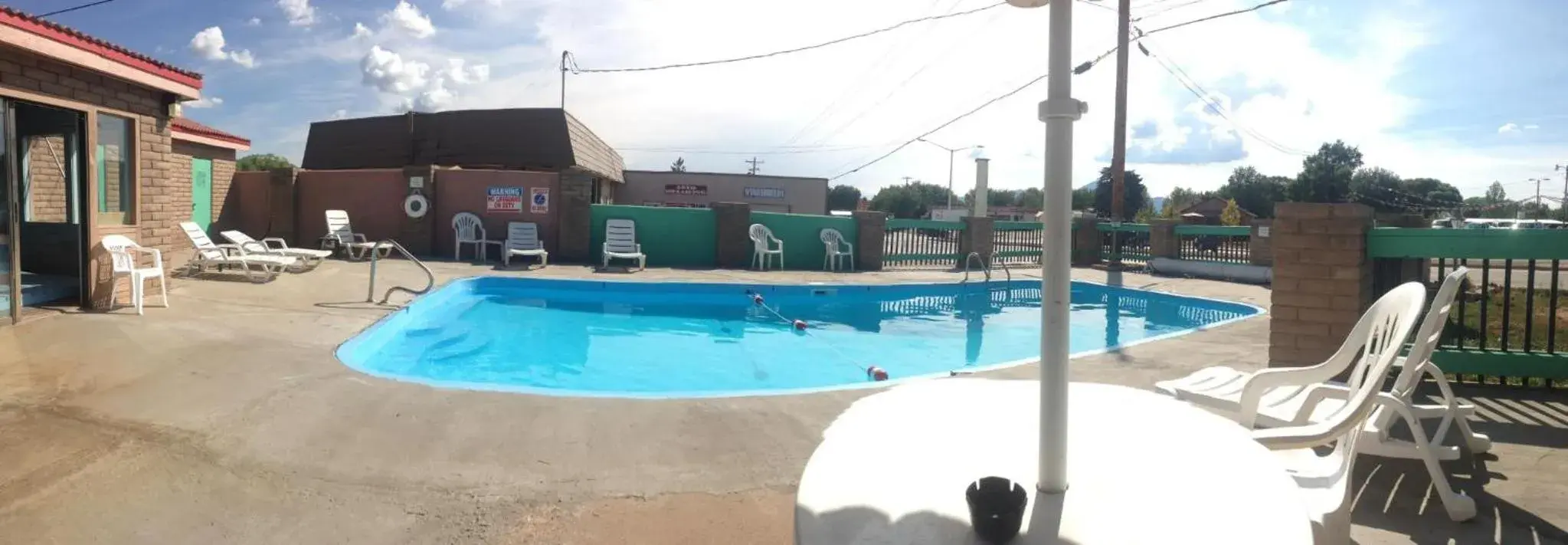 Property building in Cozy Inn Property building in Cozy Inn