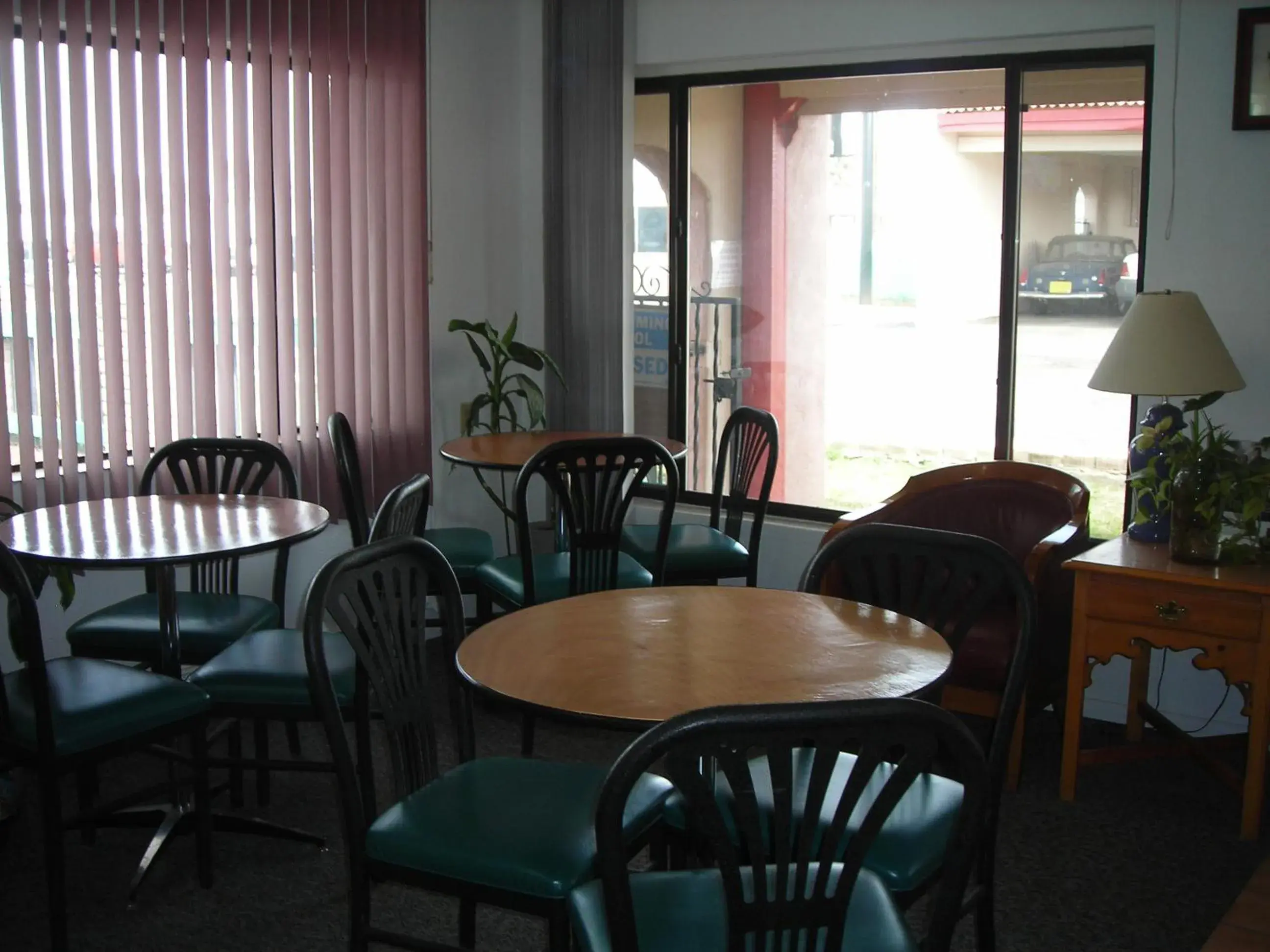 Property building in Cozy Inn Property building in Cozy Inn