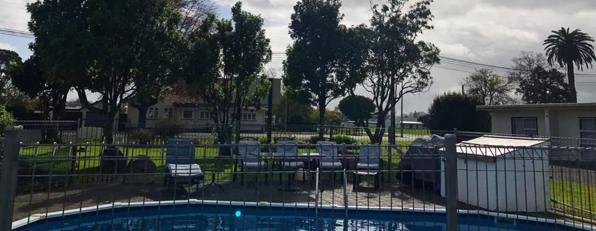 Swimming pool in Wairoa Motel