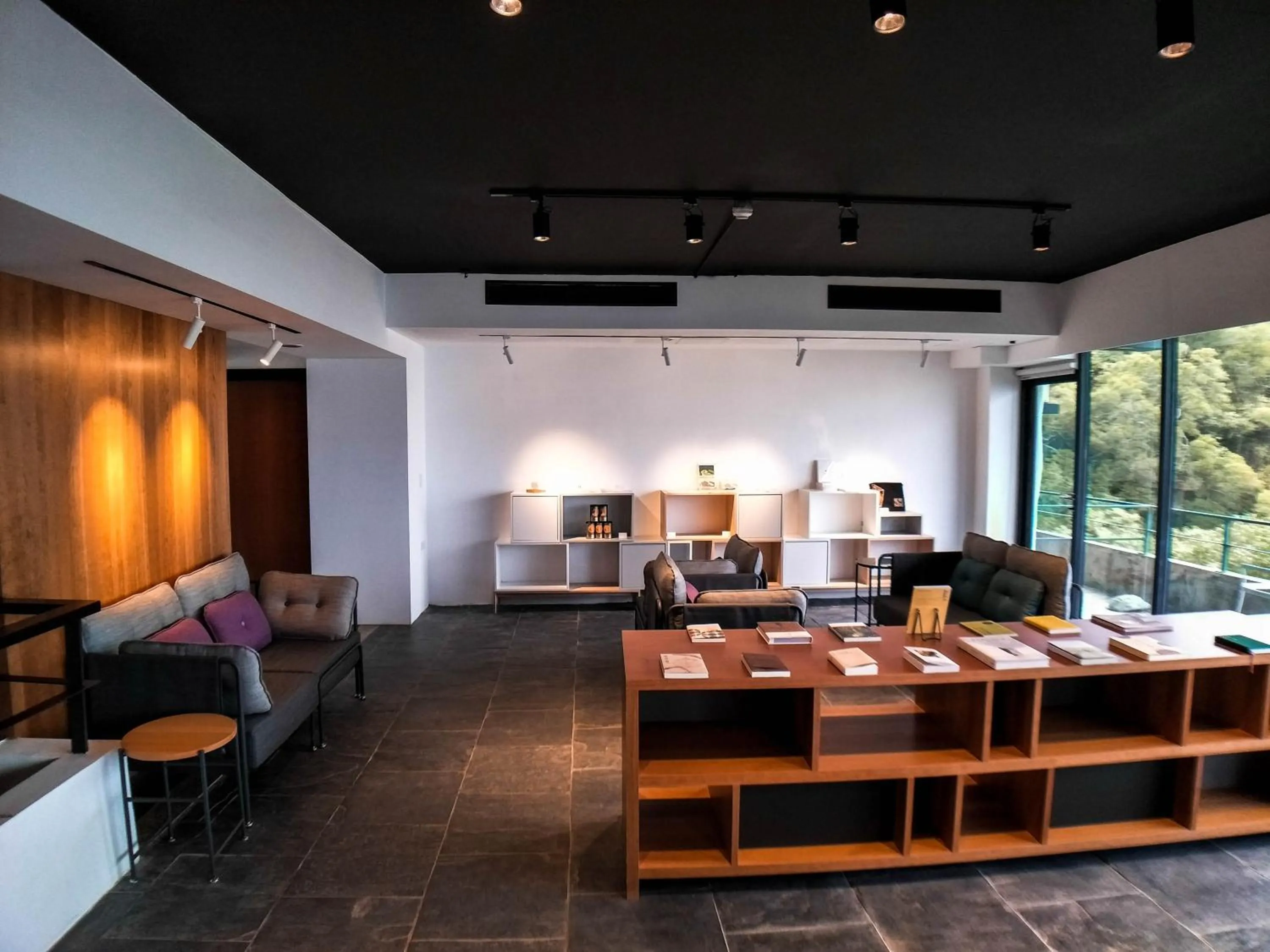 Communal lounge/ TV room in Dayspring Inn