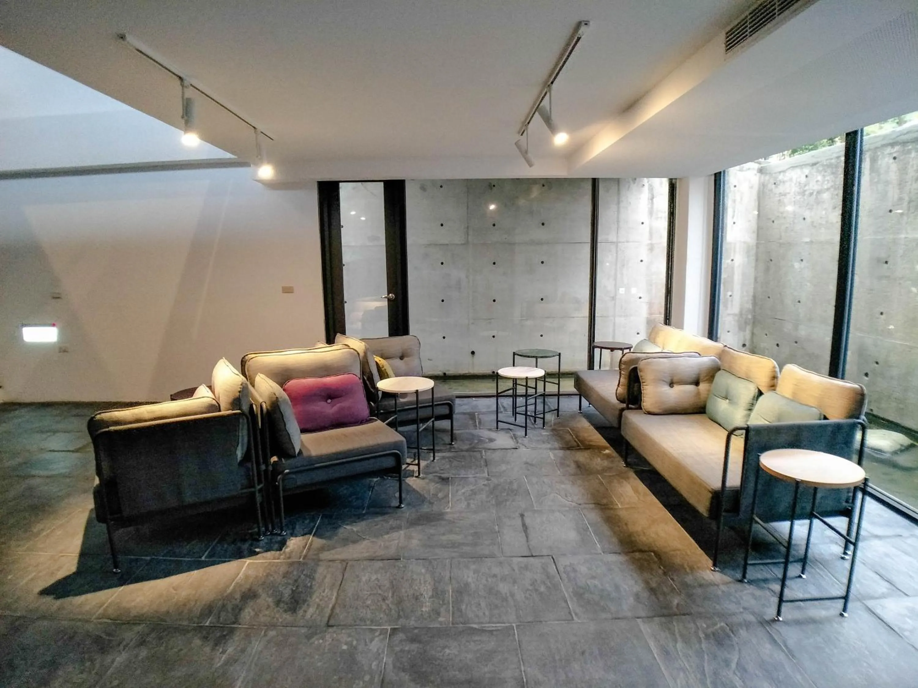 Communal lounge/ TV room in Dayspring Inn