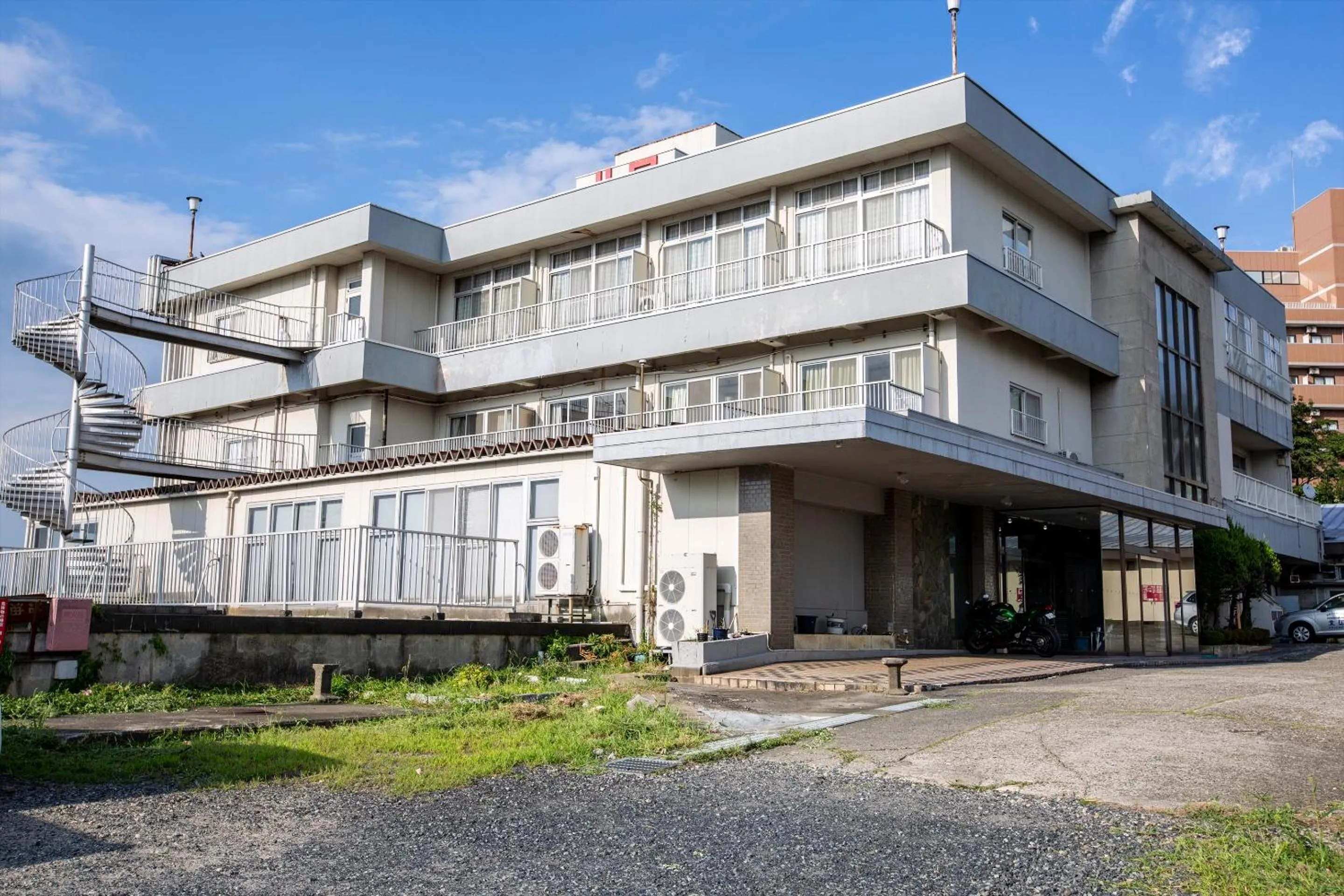 Facade/entrance in Tsuruga Tunnel Onsen Kitaguni Grand Hotel
