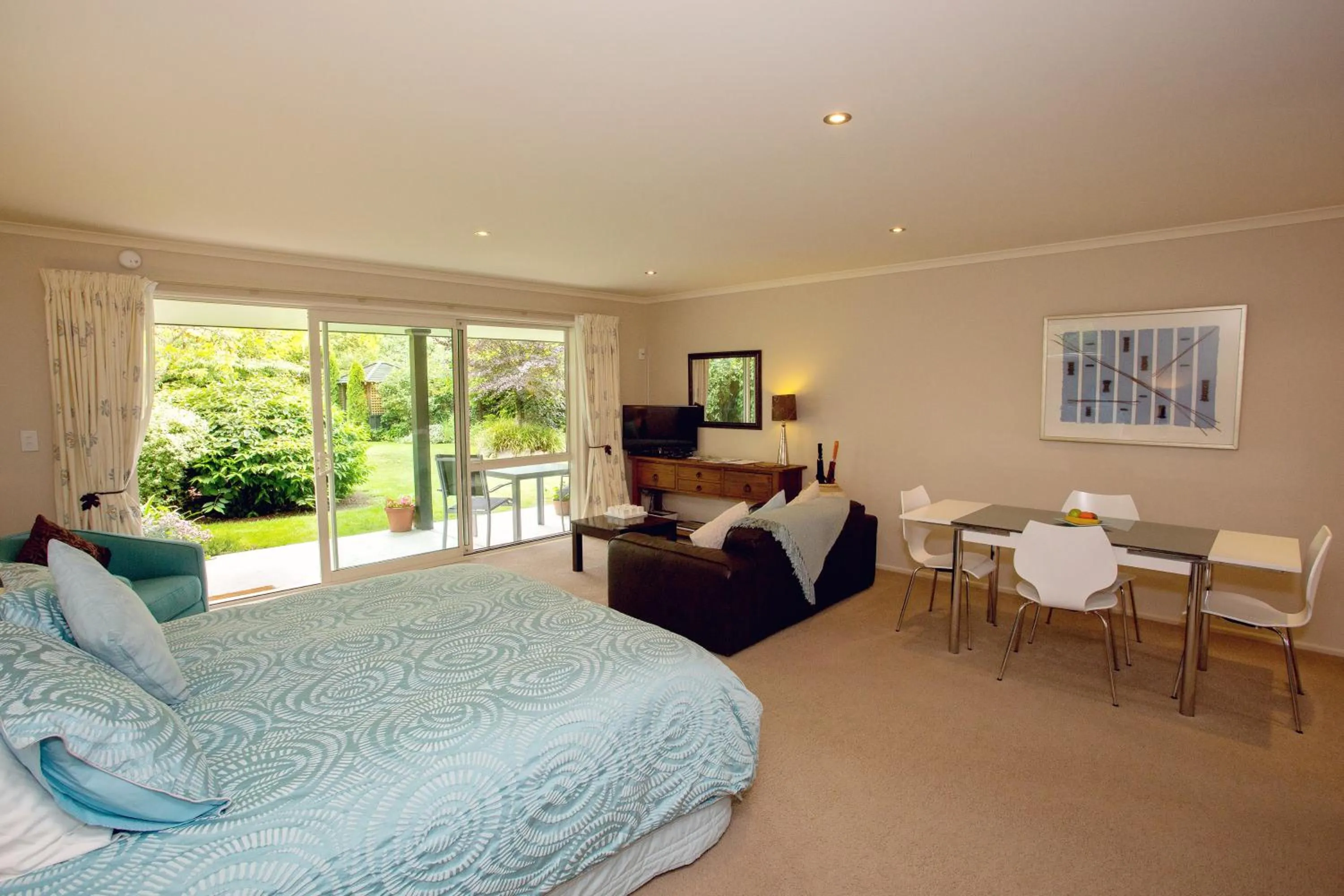 Bed in Marchmont Gardens