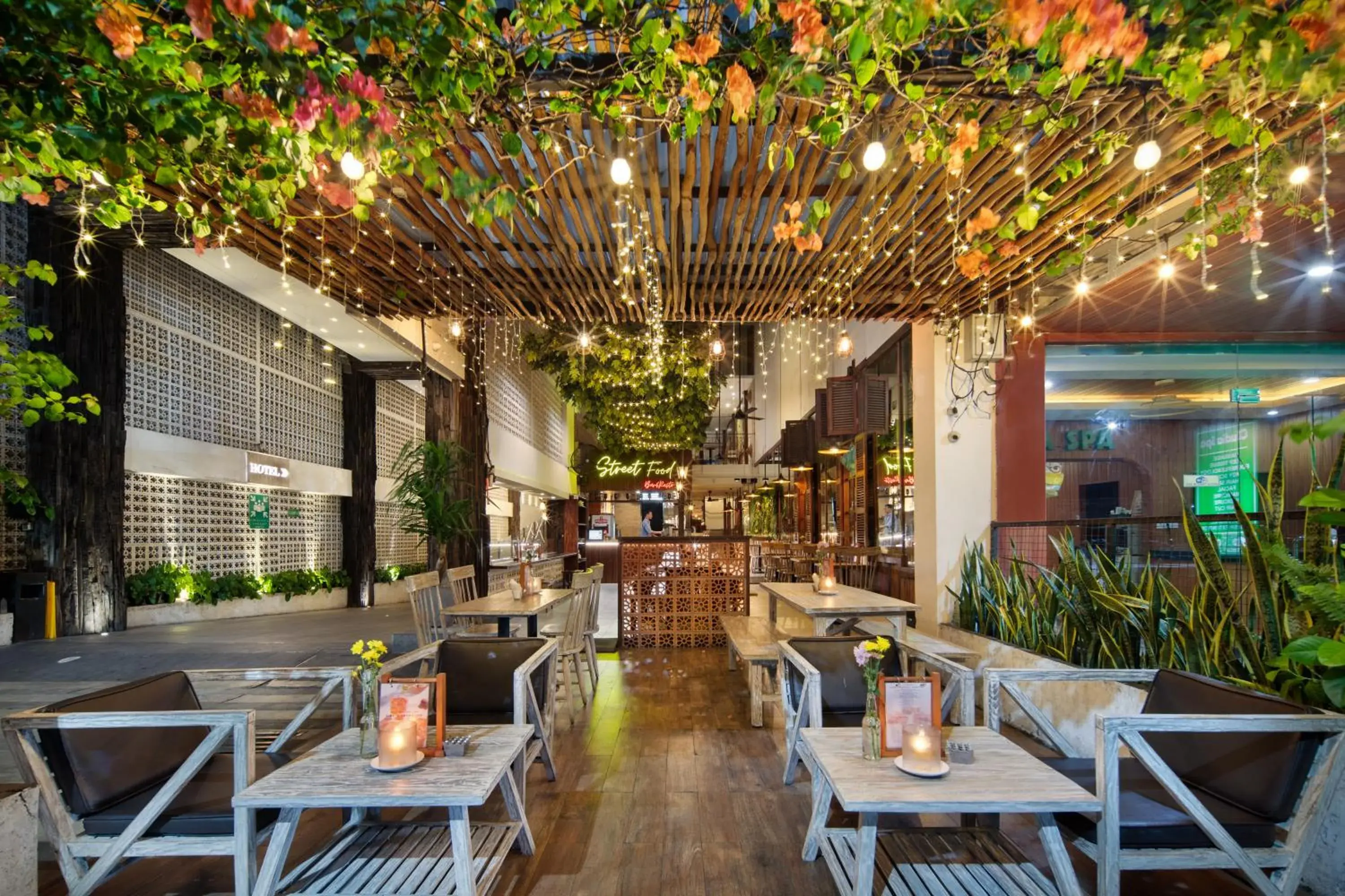 Restaurant/places to eat in The Akmani Legian Restaurant/places to eat in The Akmani Legian