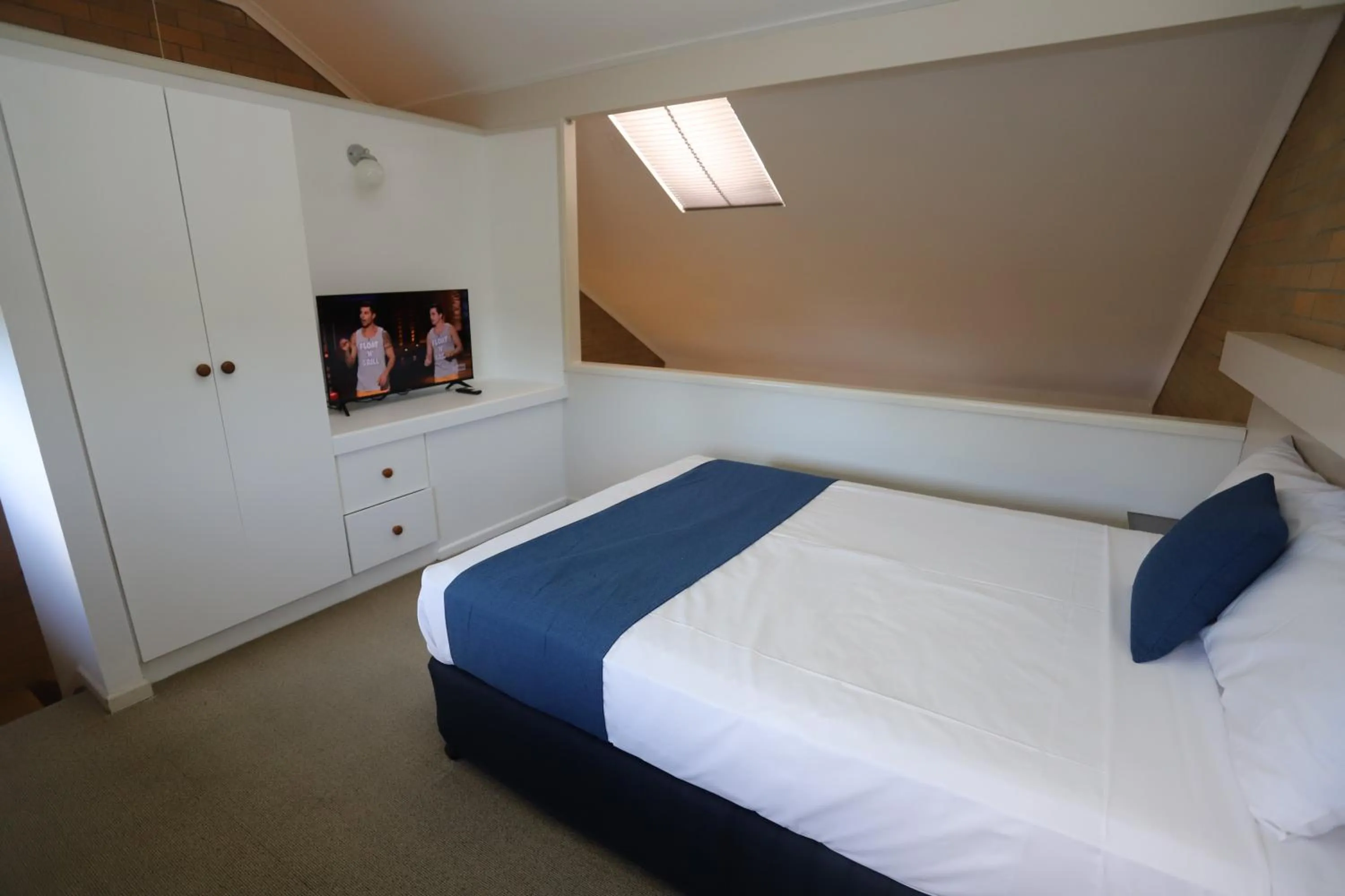 Bed in Great Eastern Motor Inn Gympie