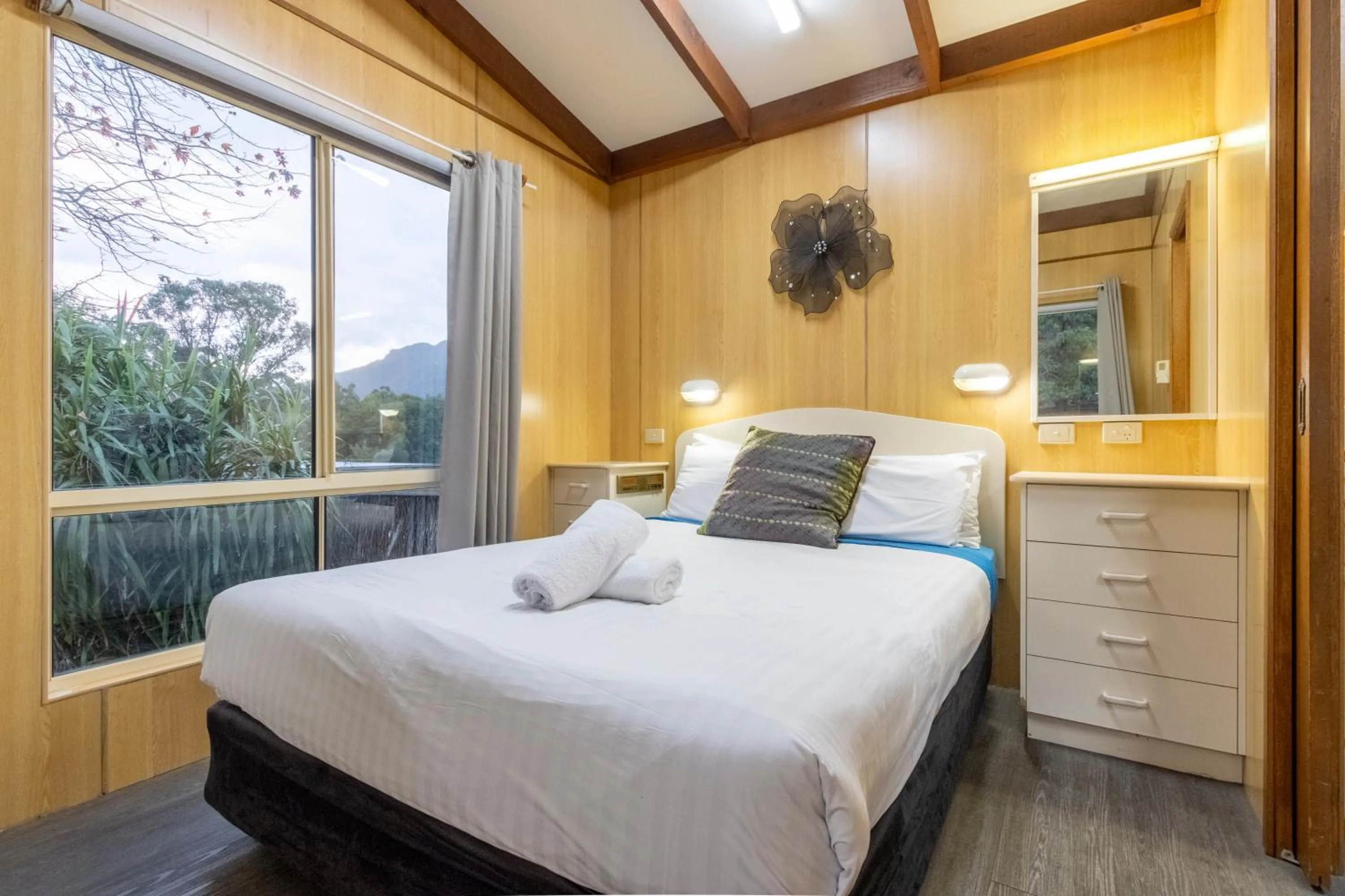 Bed in The Grampians Motel