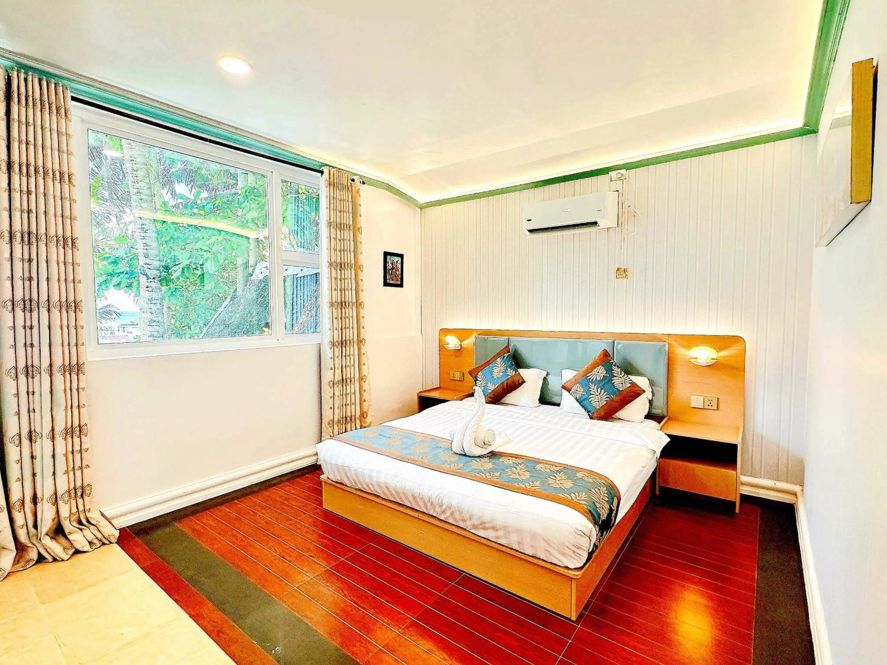 Bed in Royal Park Resort Boracay