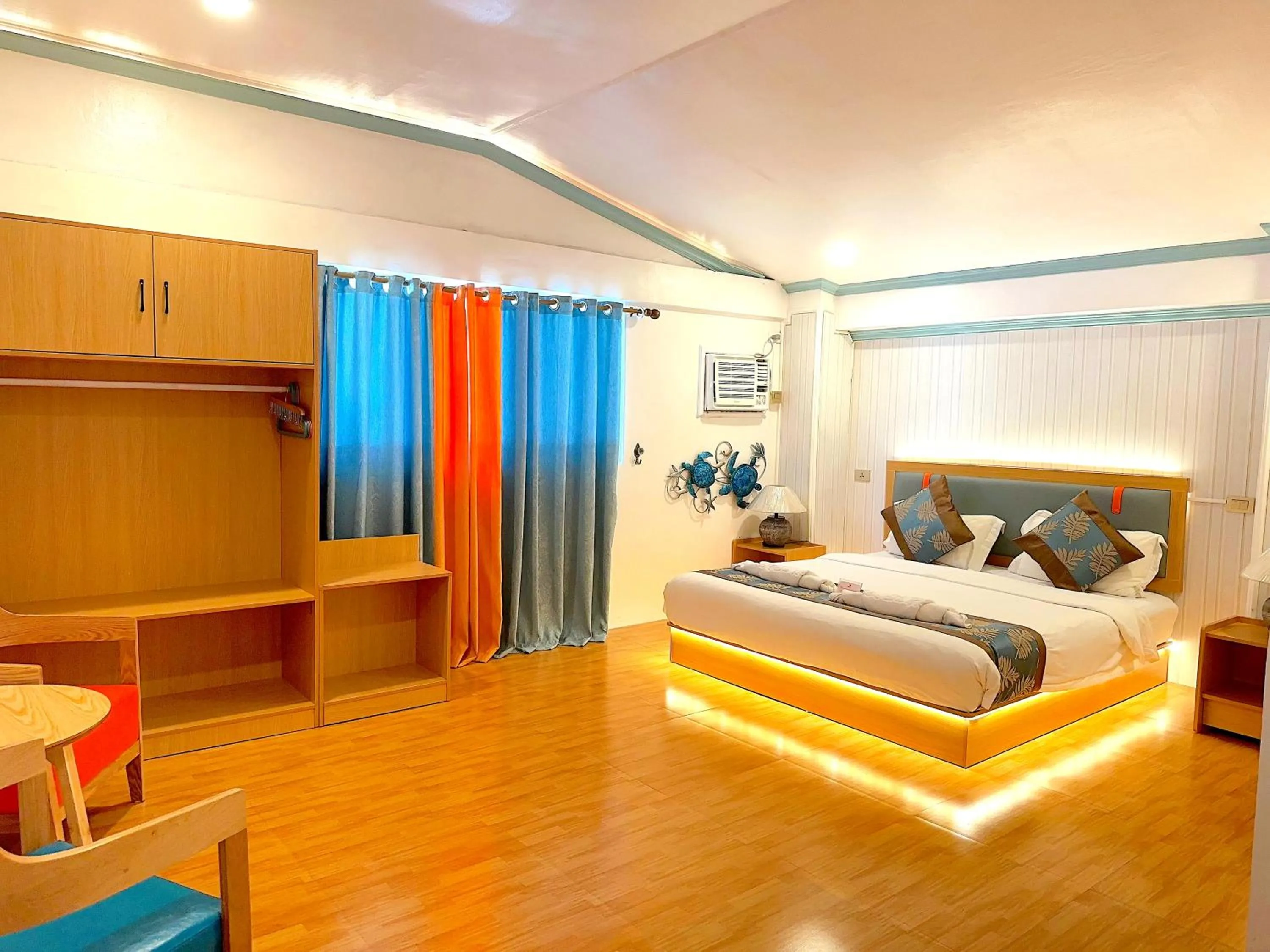 Floor plan, Bed in Royal Park Resort Boracay