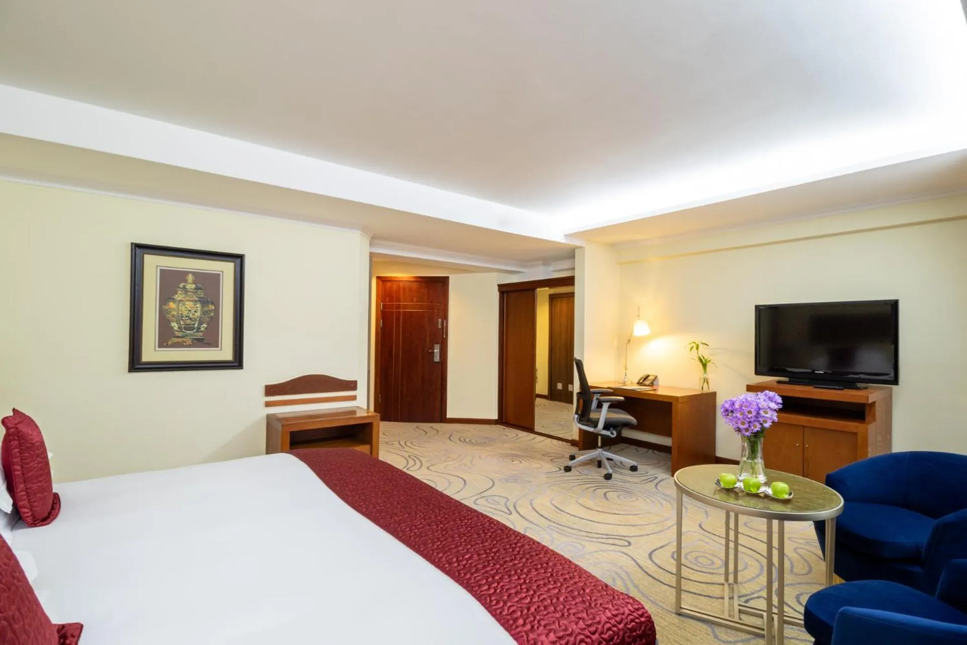 Photo of the whole room, Bed in Kempinski Hotel Khan Palace