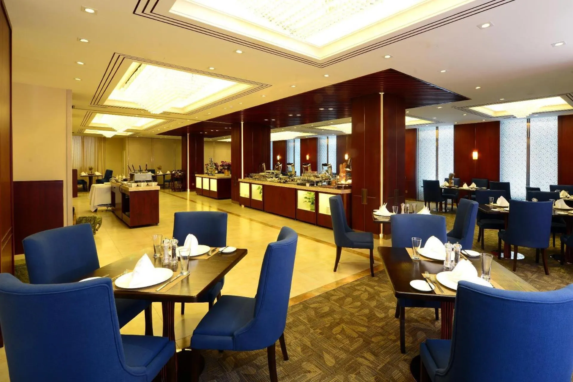 Restaurant/places to eat in Kempinski Hotel Khan Palace