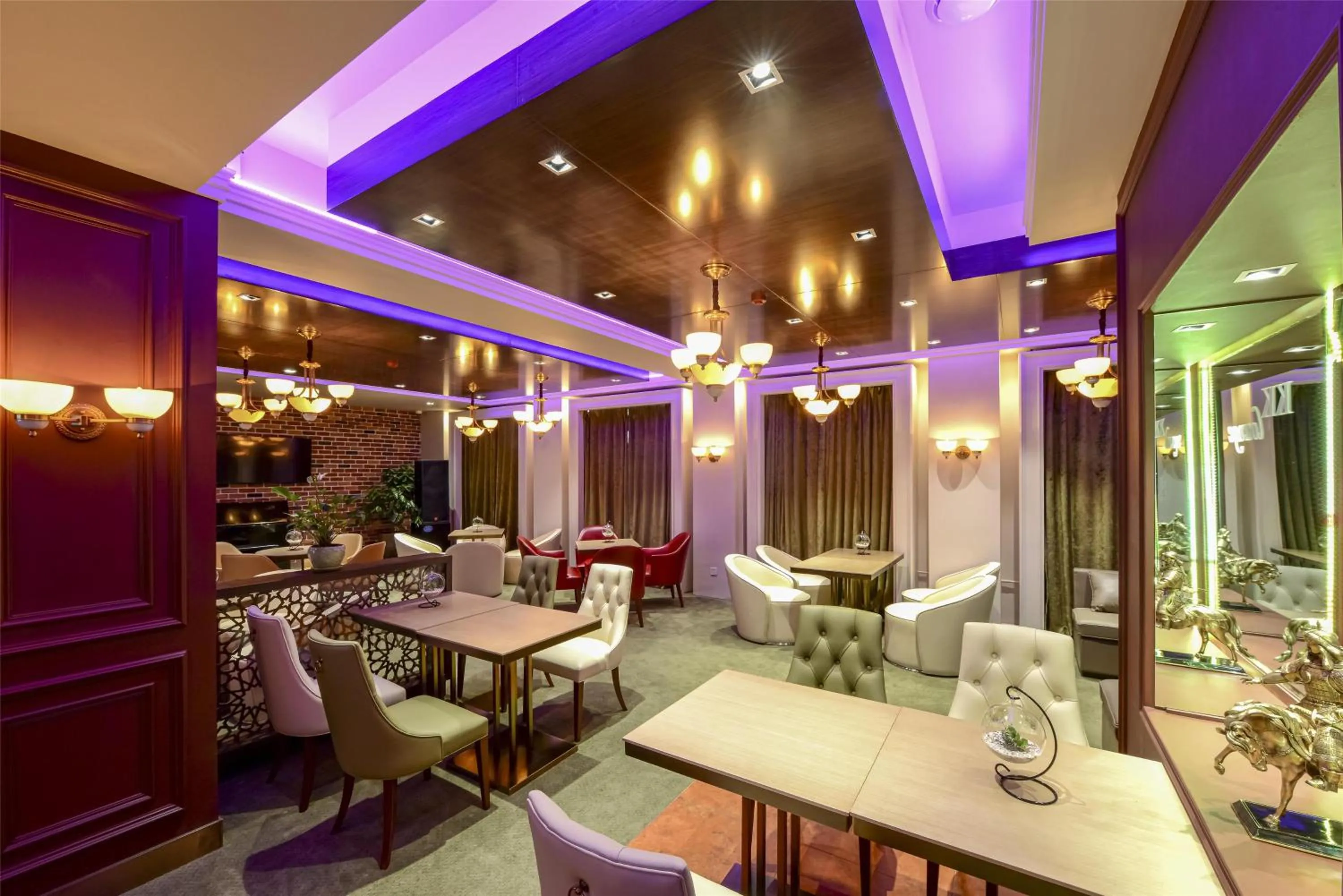 Restaurant/places to eat in Kempinski Hotel Khan Palace