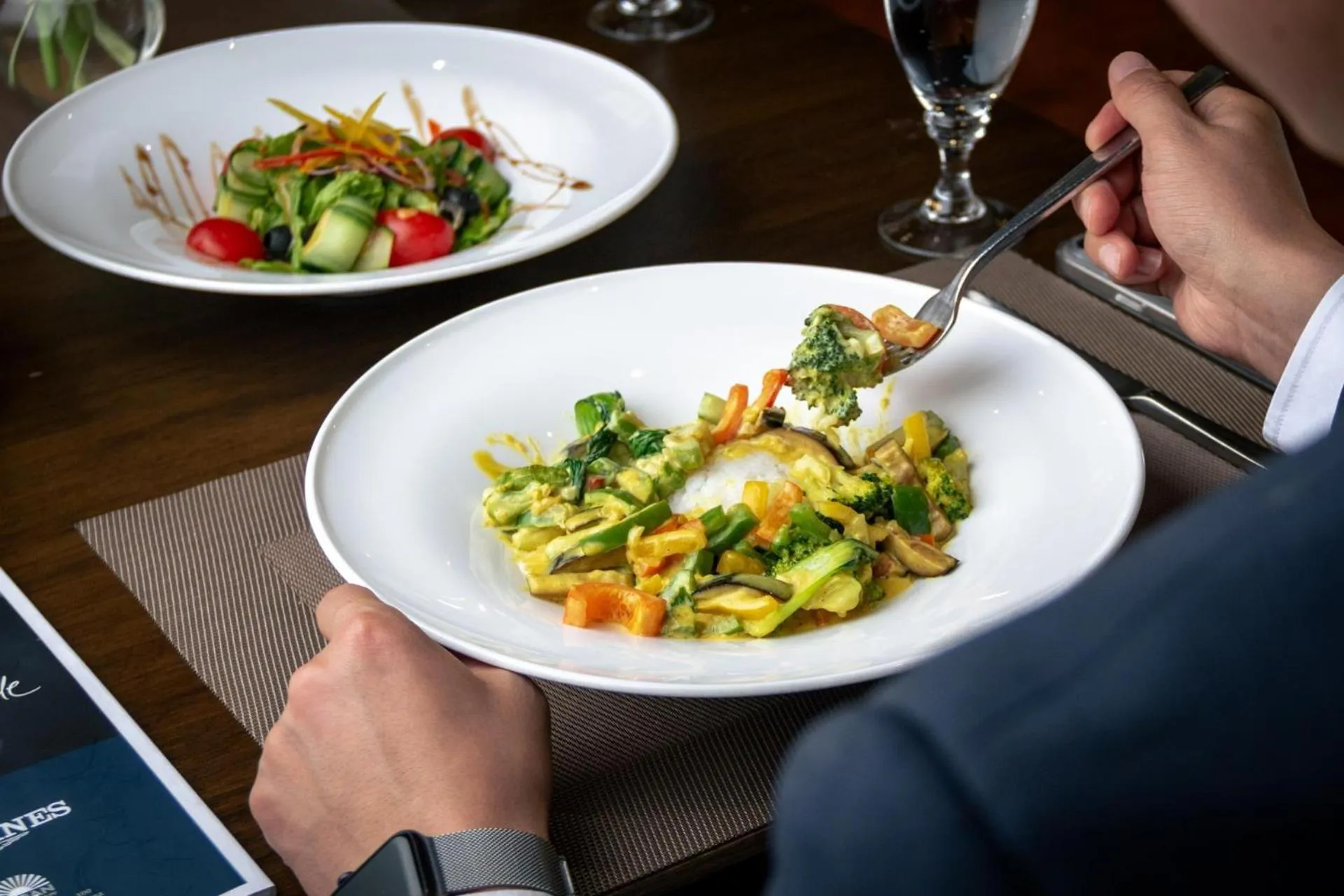 Restaurant/places to eat in Kempinski Hotel Khan Palace