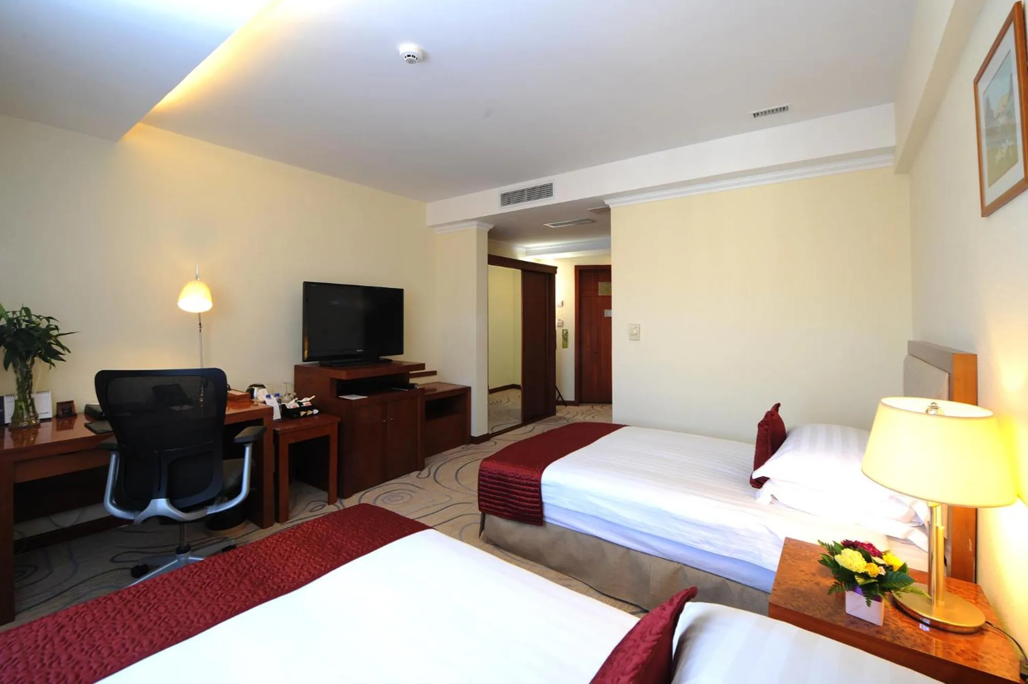 TV and multimedia, Bed in Kempinski Hotel Khan Palace