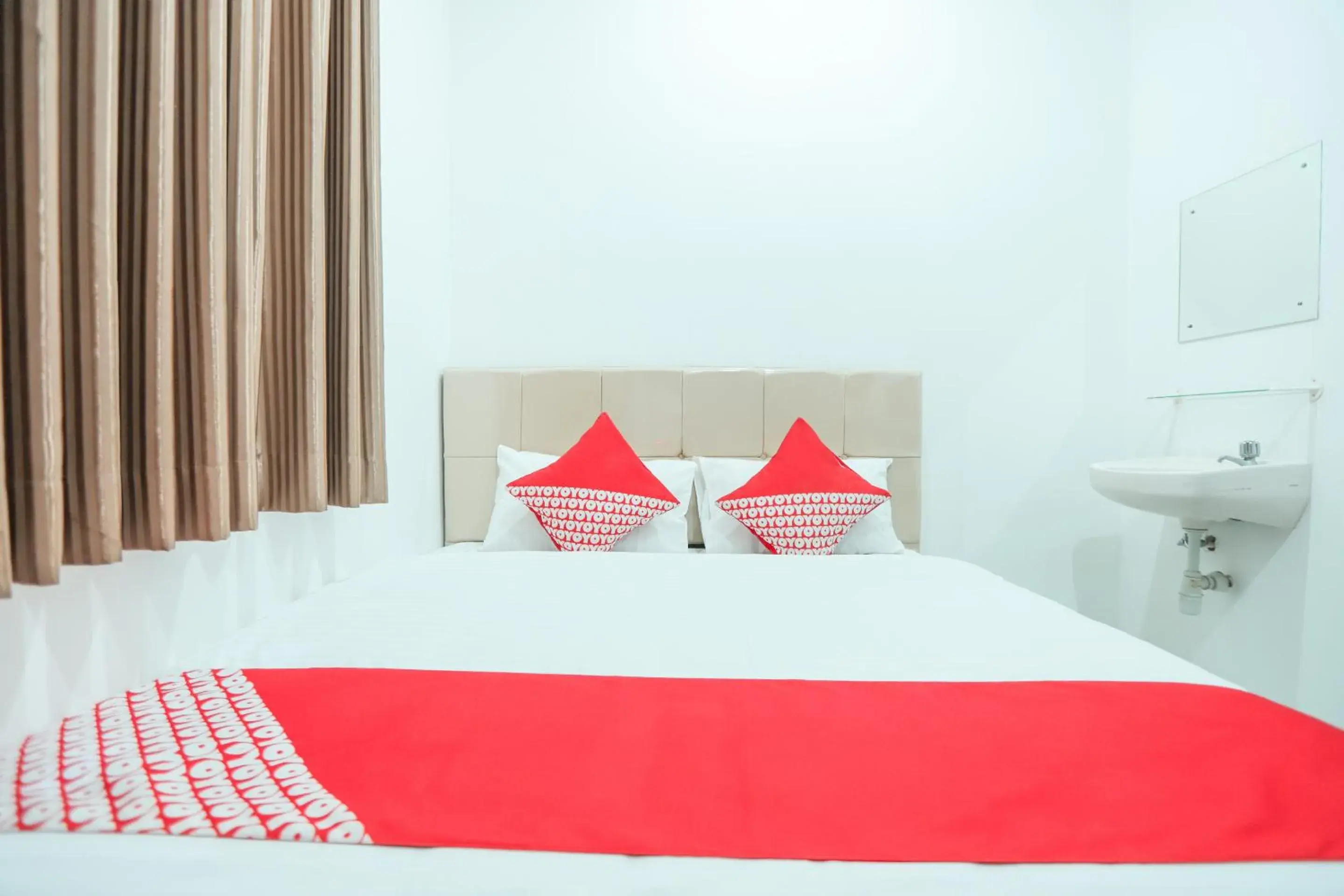 Bedroom in OYO 150 Harmoni Residence