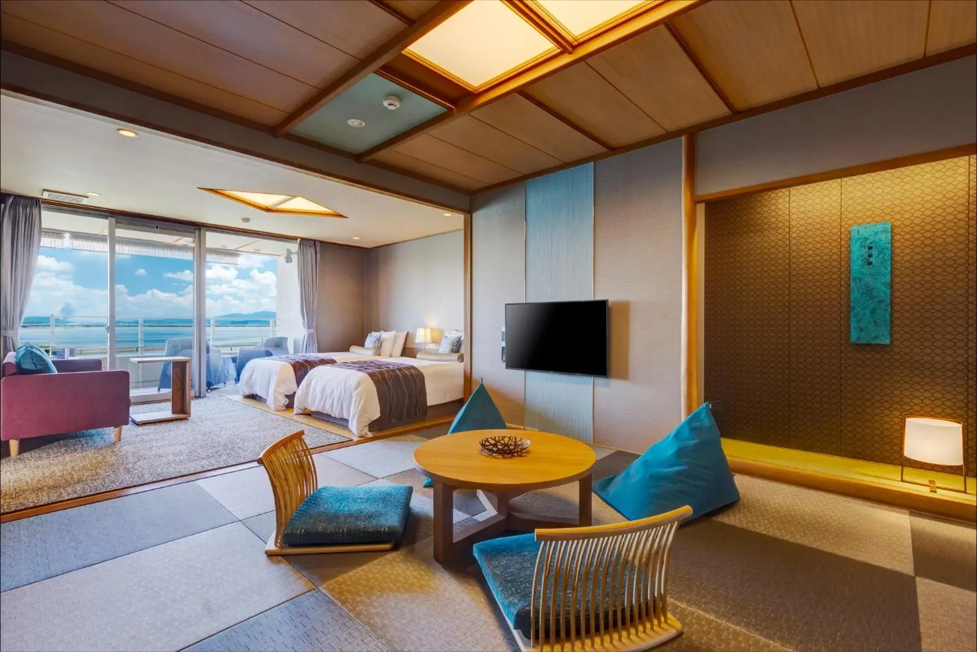 Photo of the whole room, Bed in Biwako Ryokusuitei Photo of the whole room, Bed in Biwako Ryokusuitei