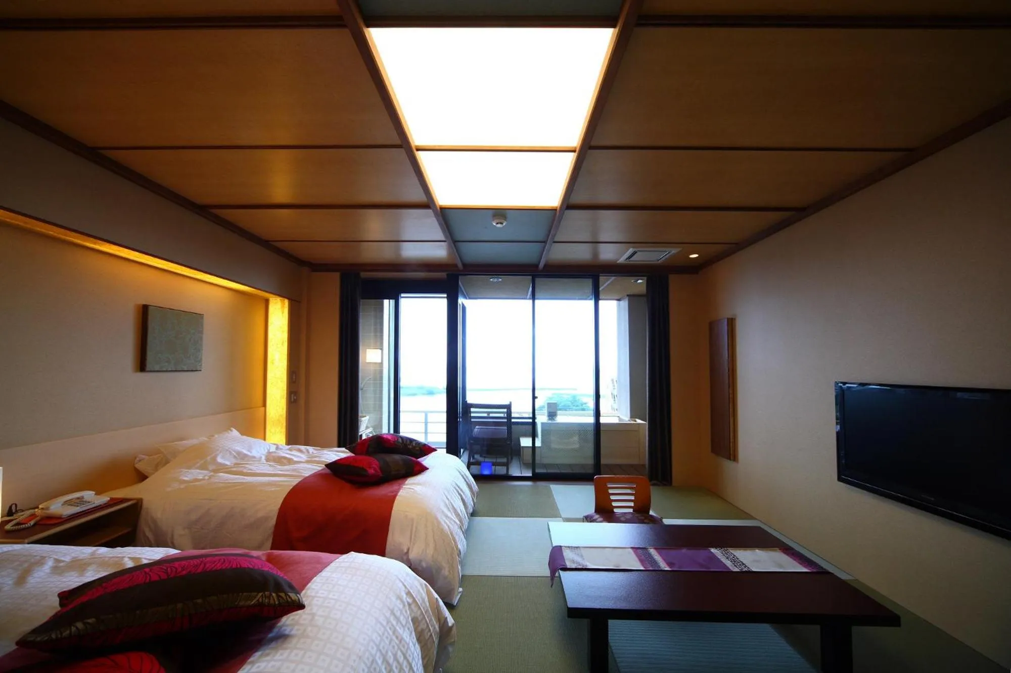 Bed in Biwako Ryokusuitei