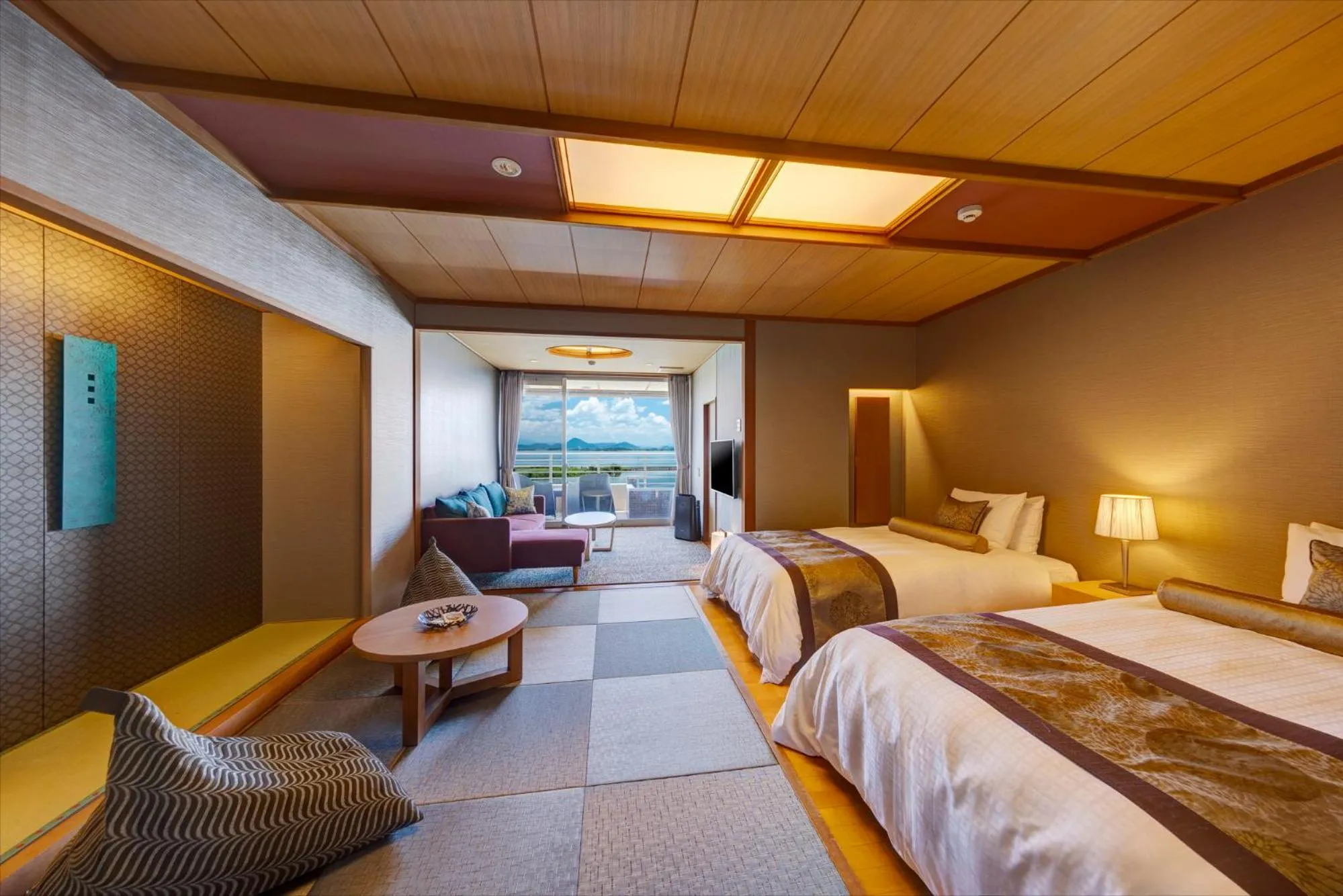 Bed in Biwako Ryokusuitei