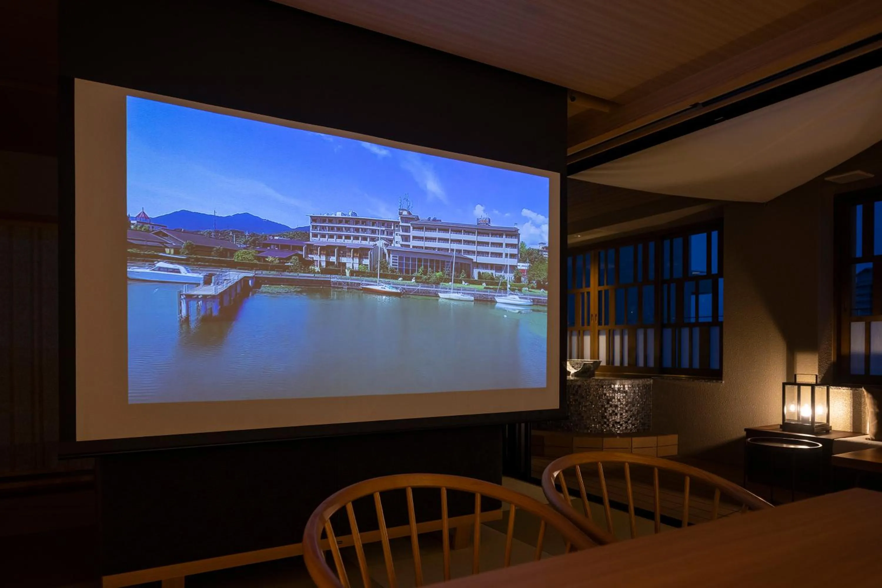 Living room in Biwako Ryokusuitei