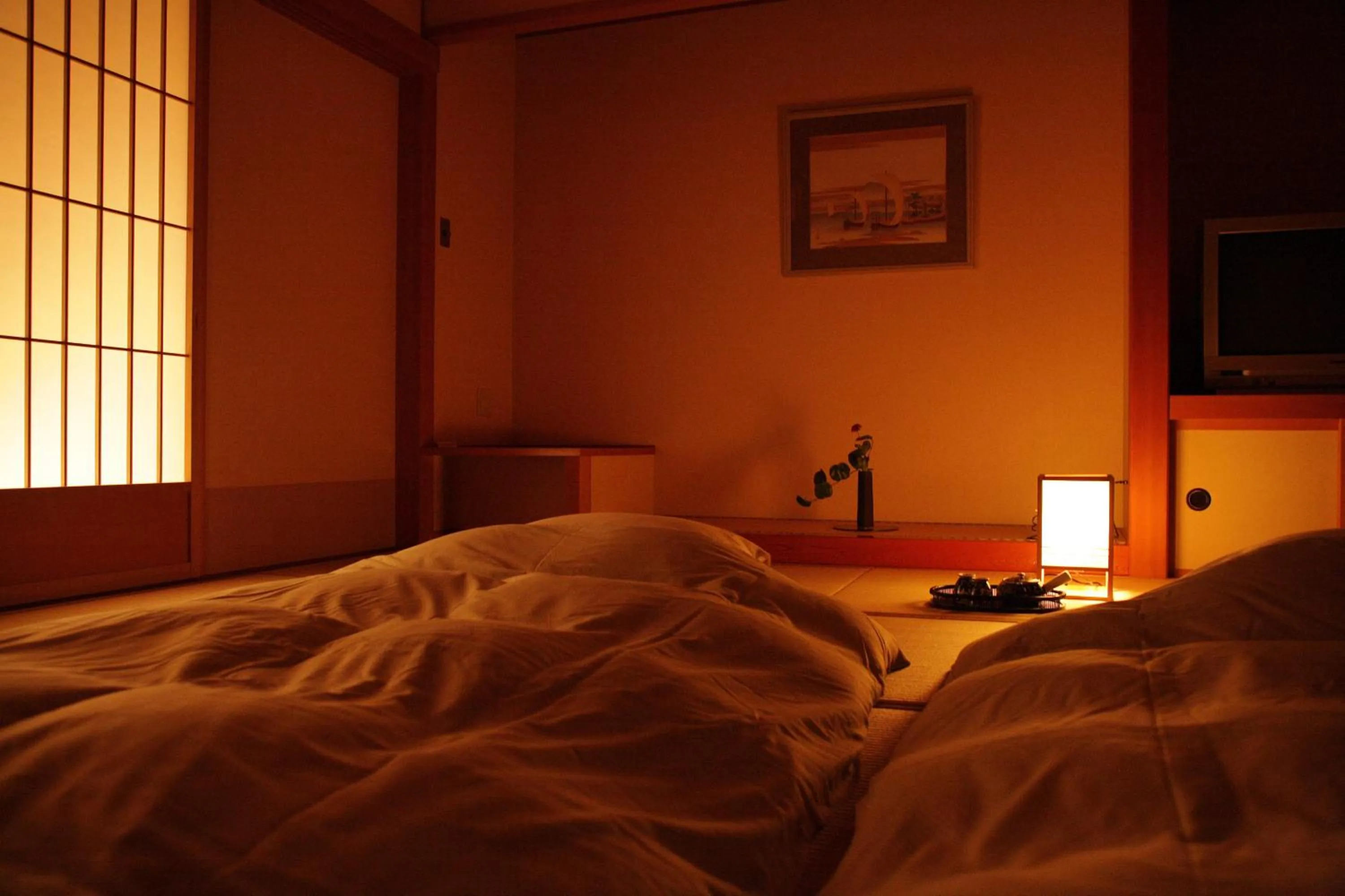 Bed in Biwako Ryokusuitei