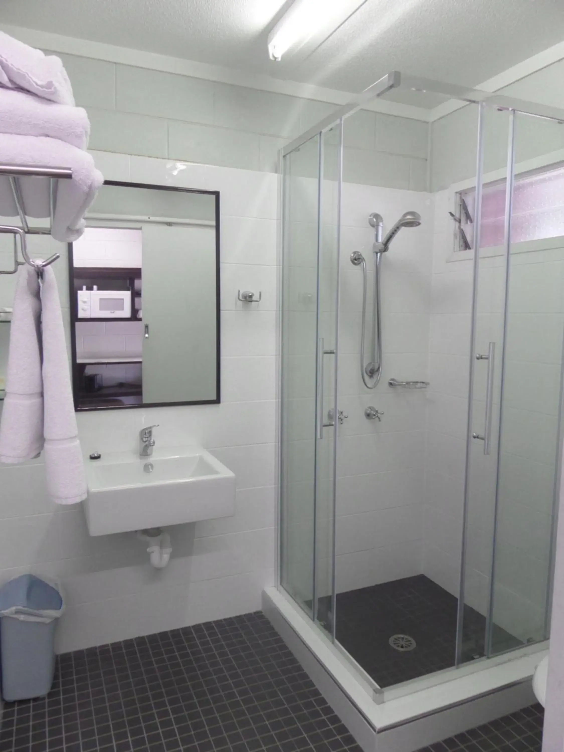 Family Room in Motel Oasis Family Room in Motel Oasis