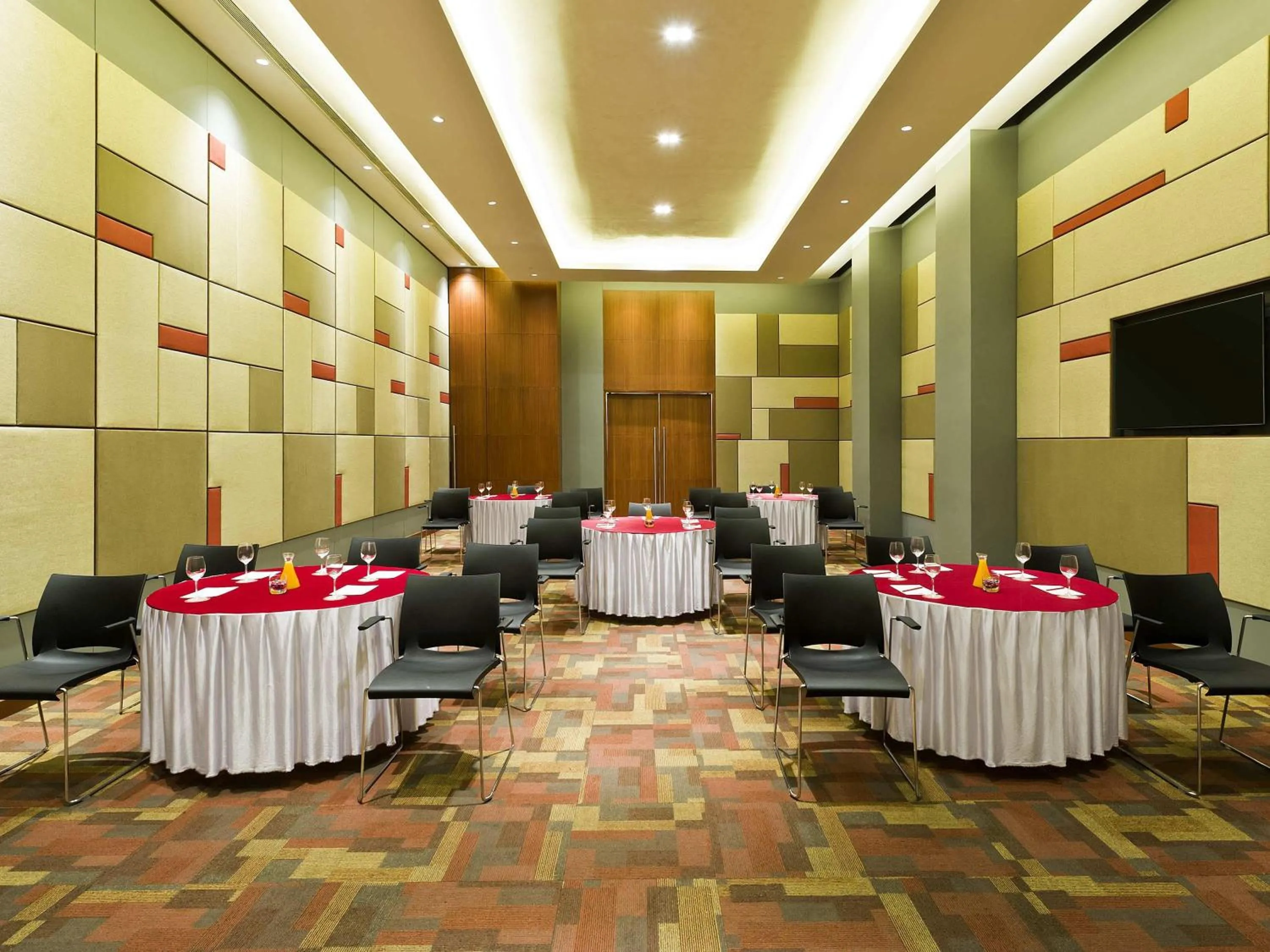 Meeting/conference room in ibis Nashik - An Accor Brand