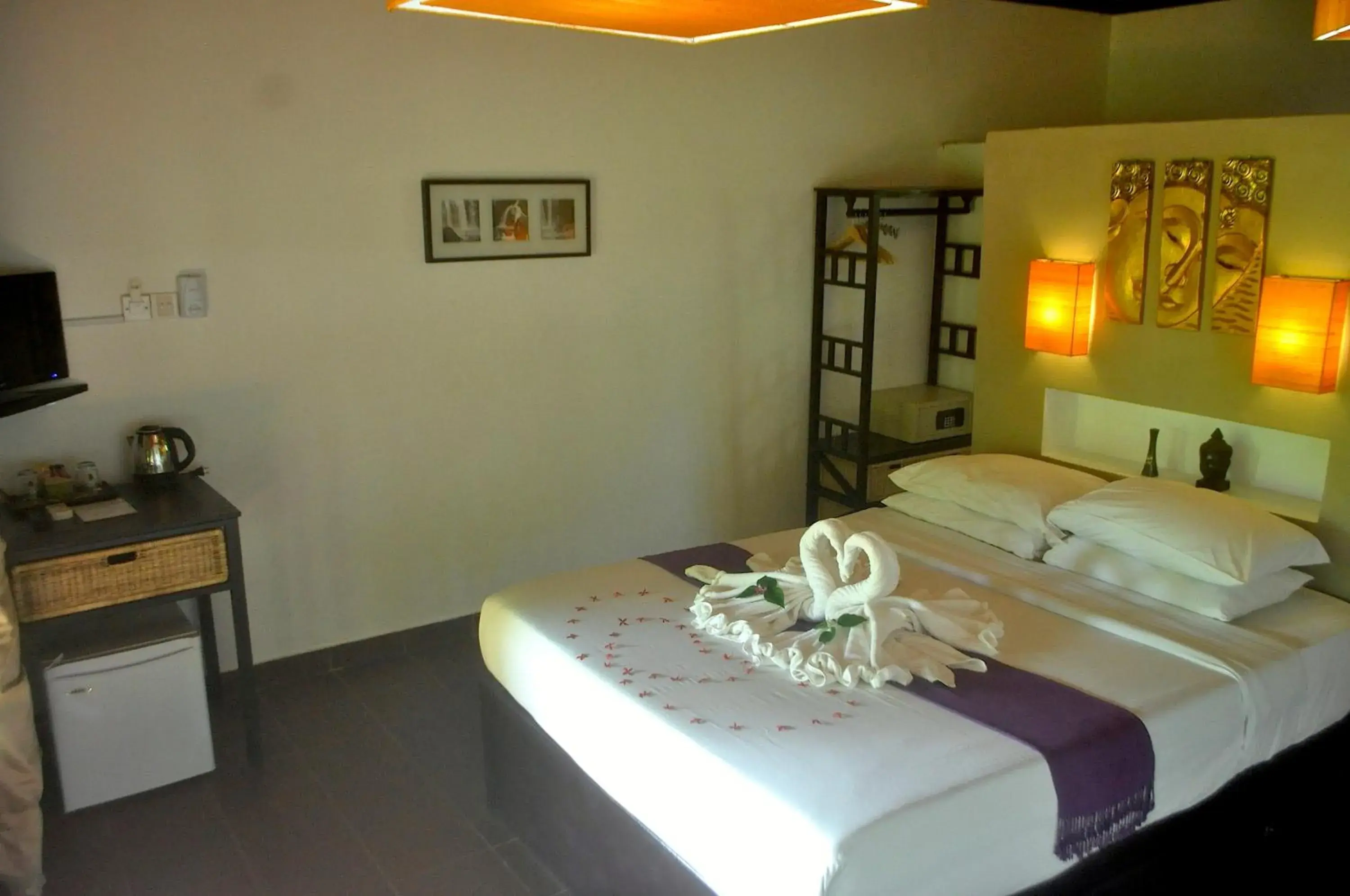 Bed in Raingsey Bungalow Bed in Raingsey Bungalow